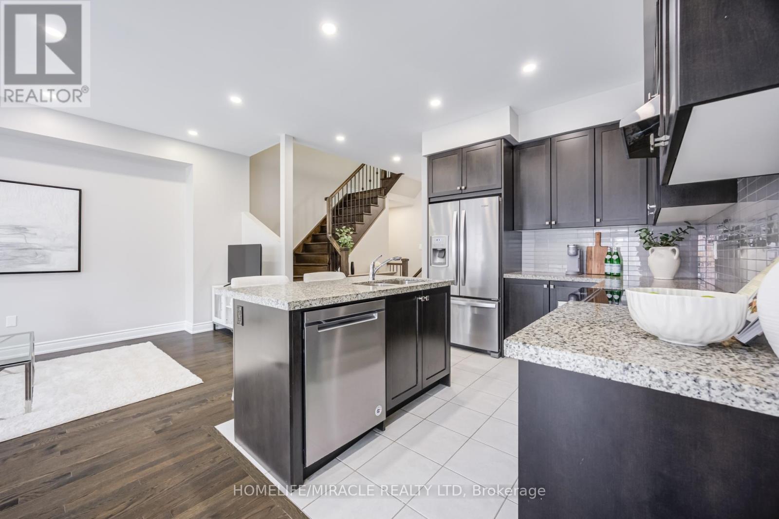 16 ARNOLD CRESCENT - 11