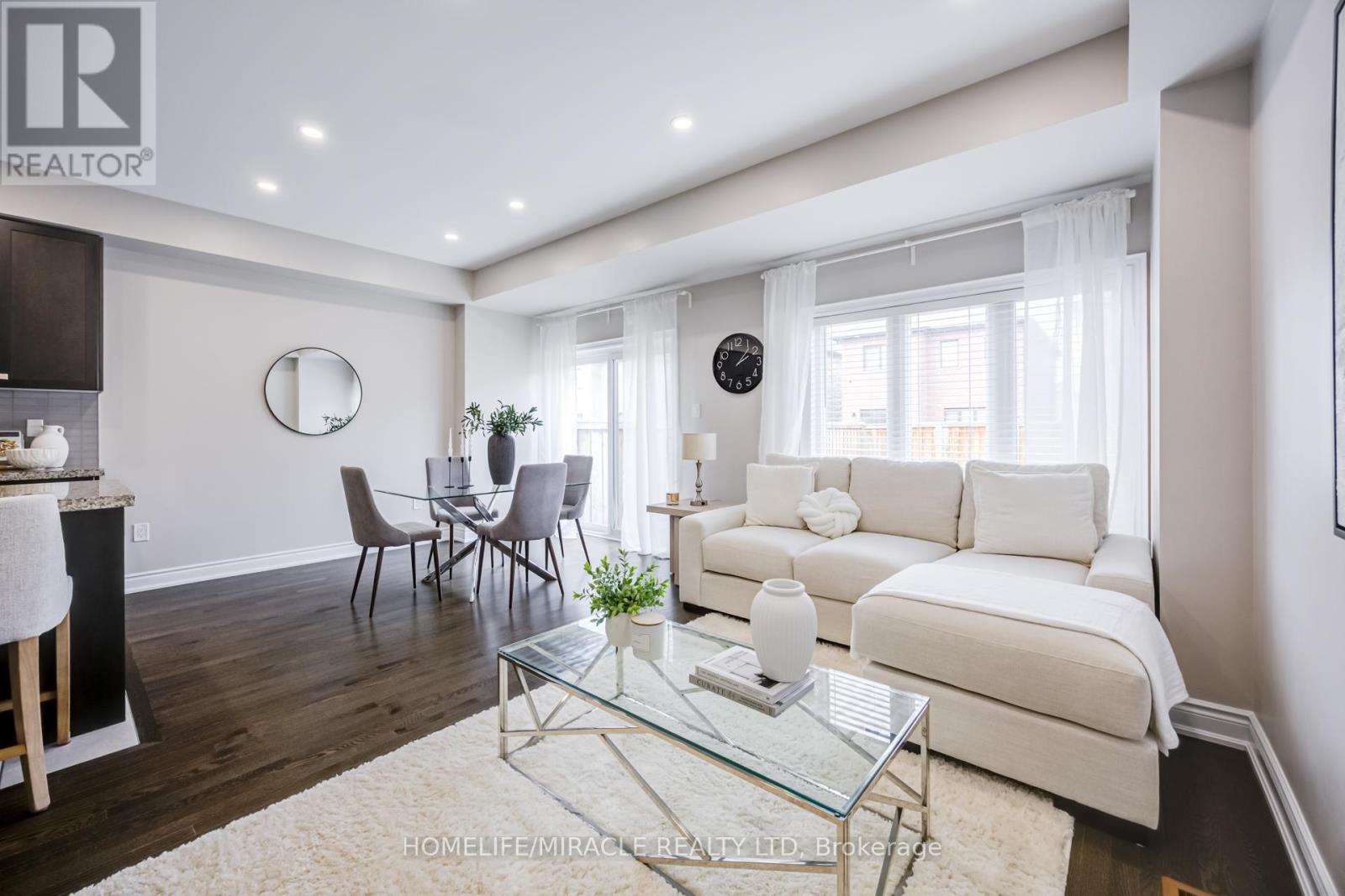 16 ARNOLD CRESCENT - 16