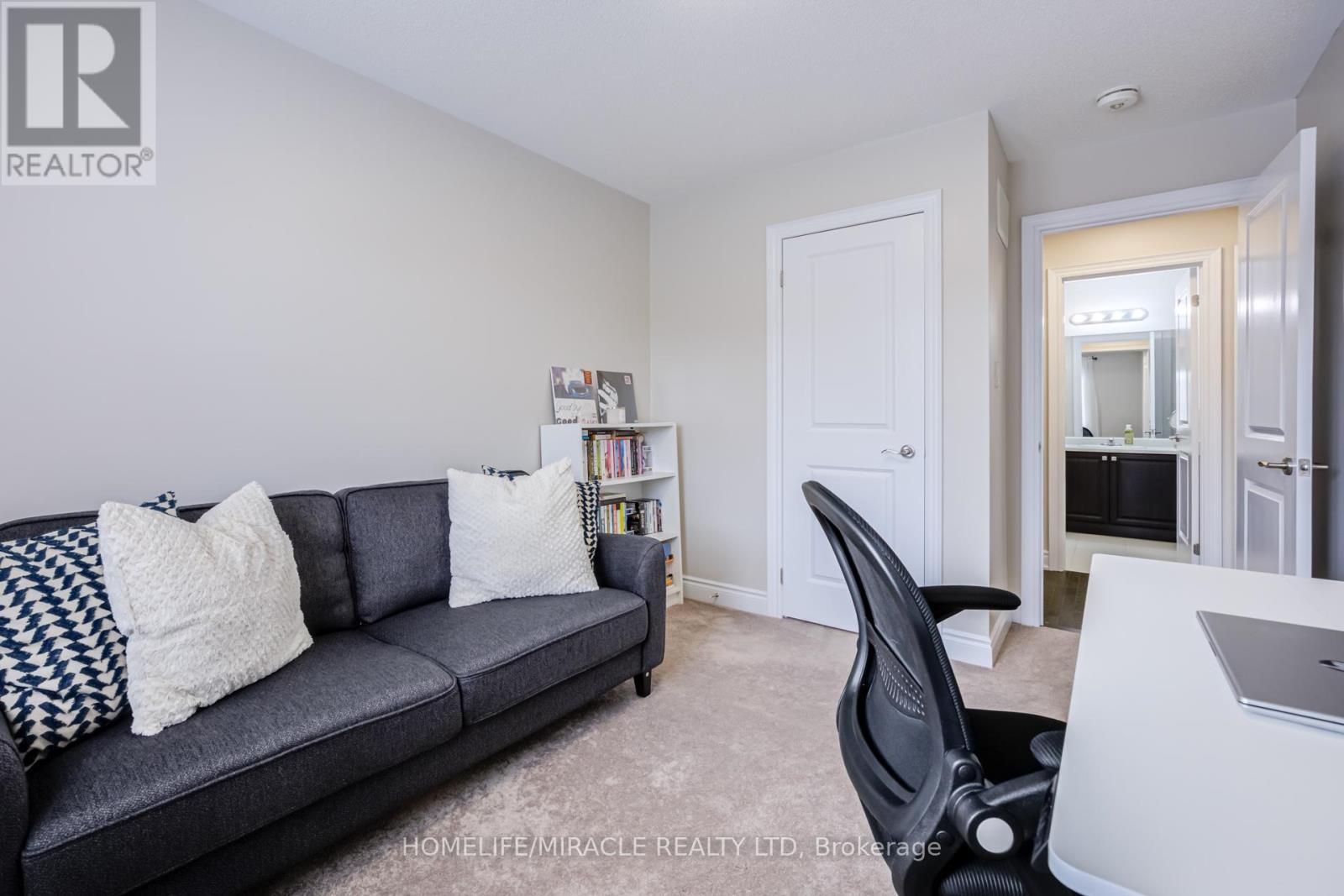 16 ARNOLD CRESCENT - 25