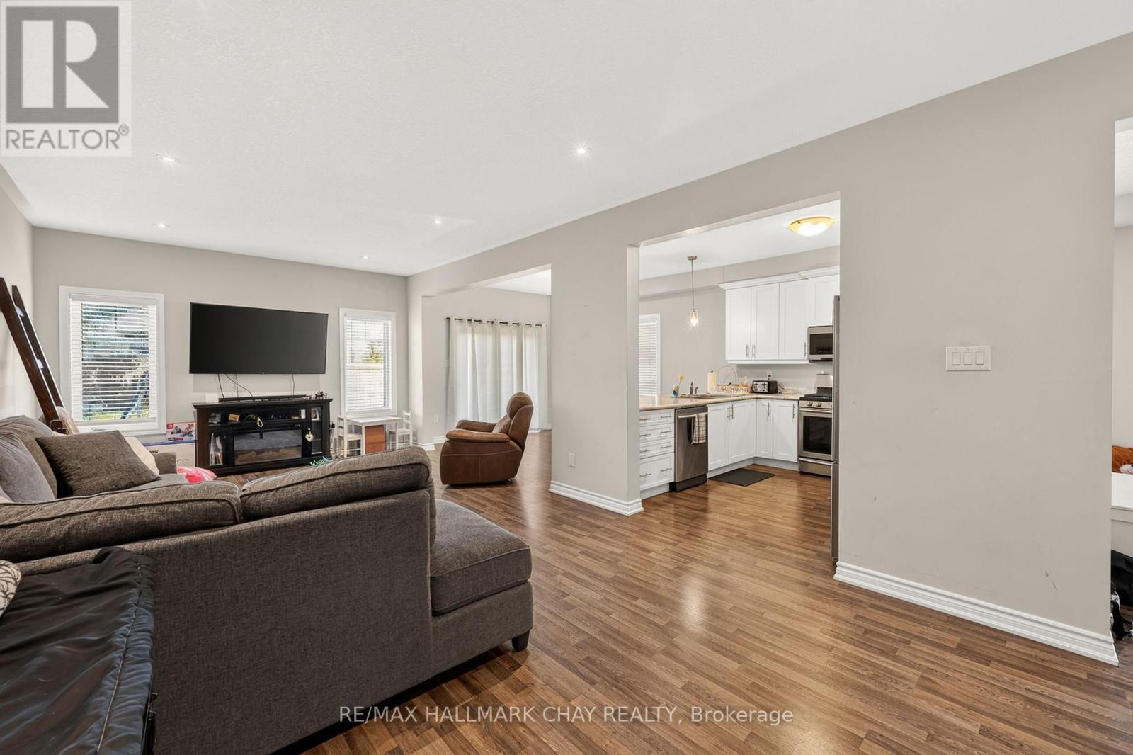 32 JONES STREET - 11