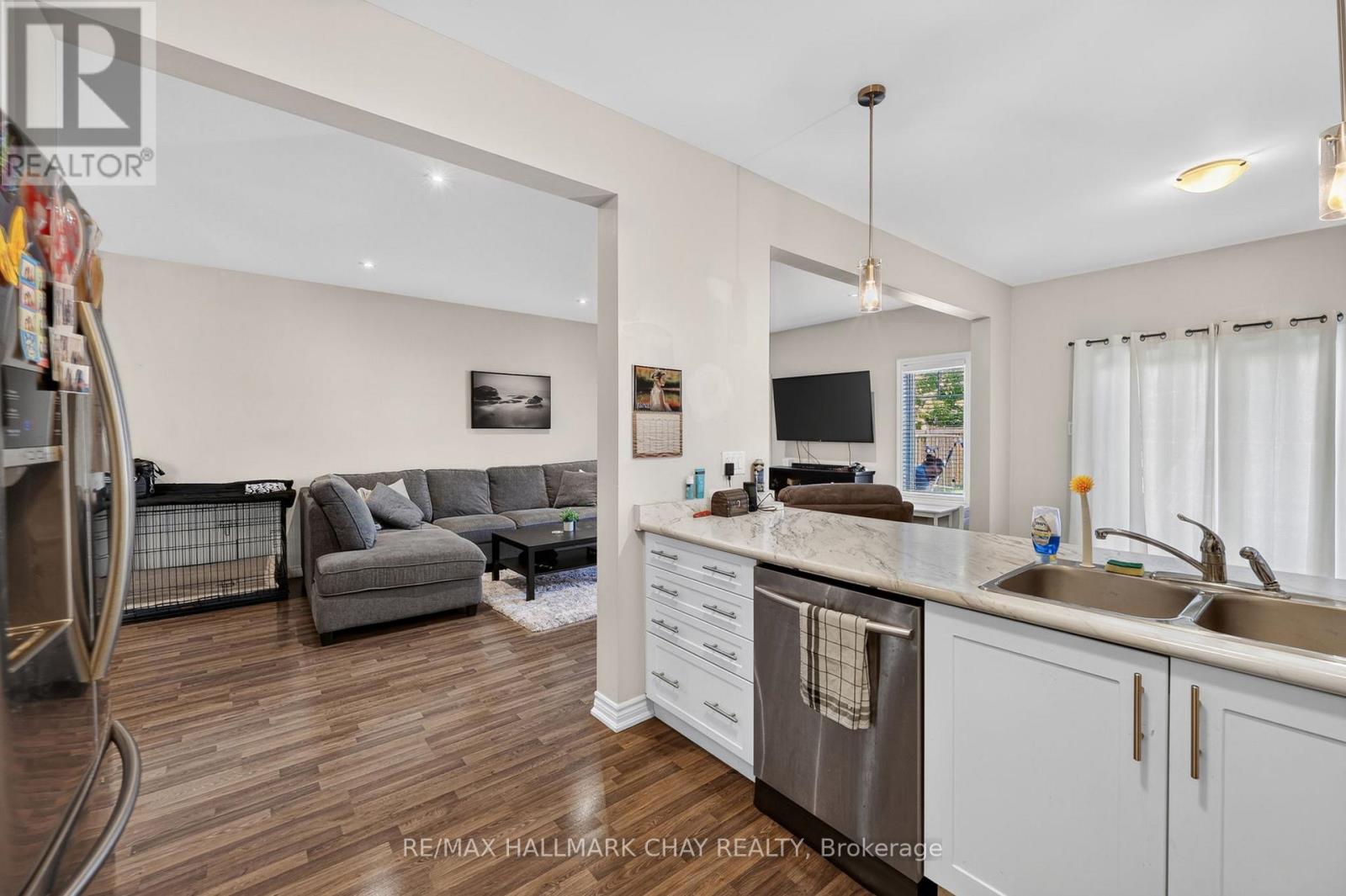 32 JONES STREET - 13