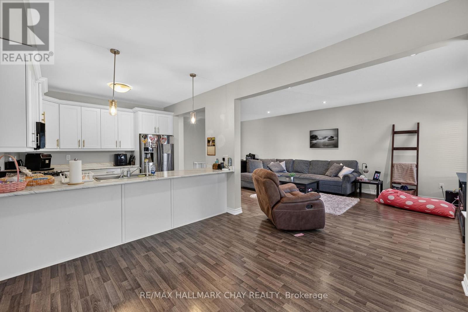 32 JONES STREET - 17