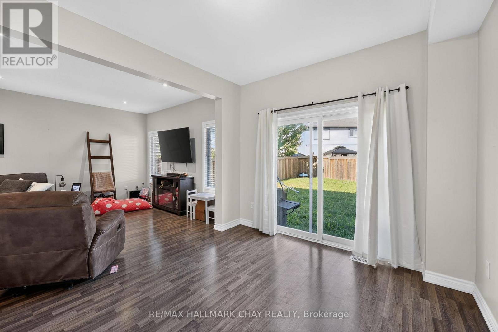 32 JONES STREET - 18