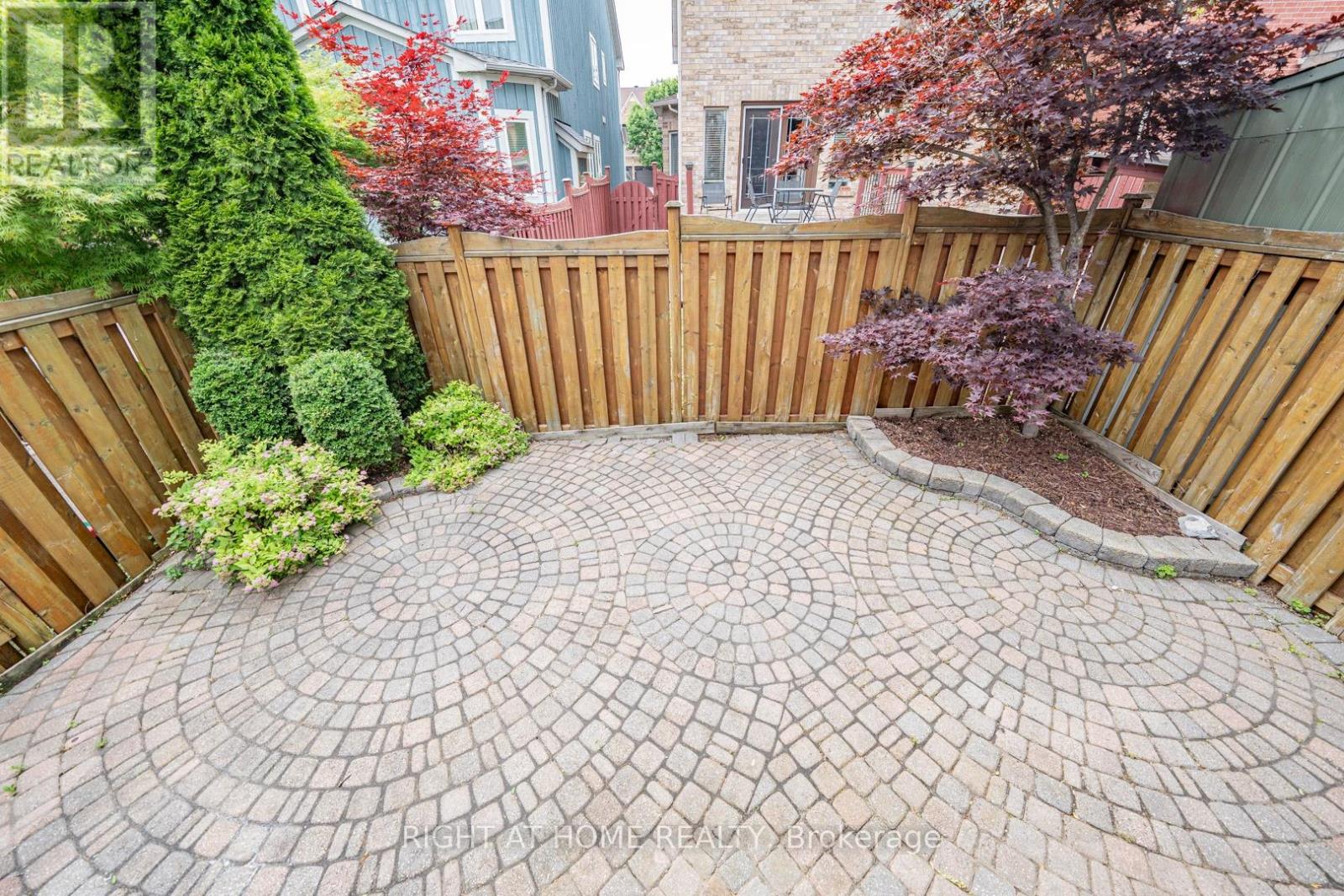 1133 HICKORY HOLLOW GLEN - 33
