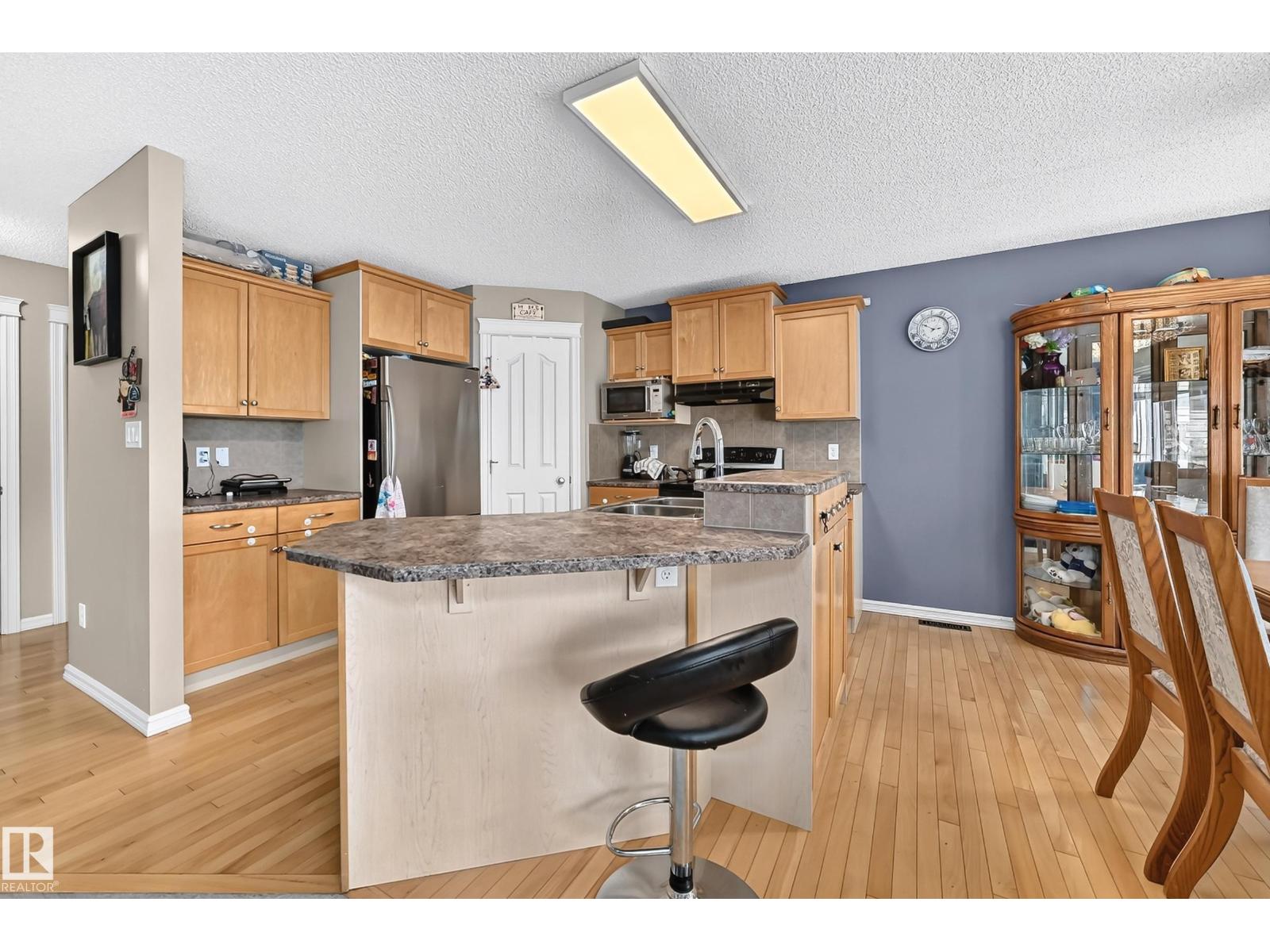3224 26 ST NW — photo 8