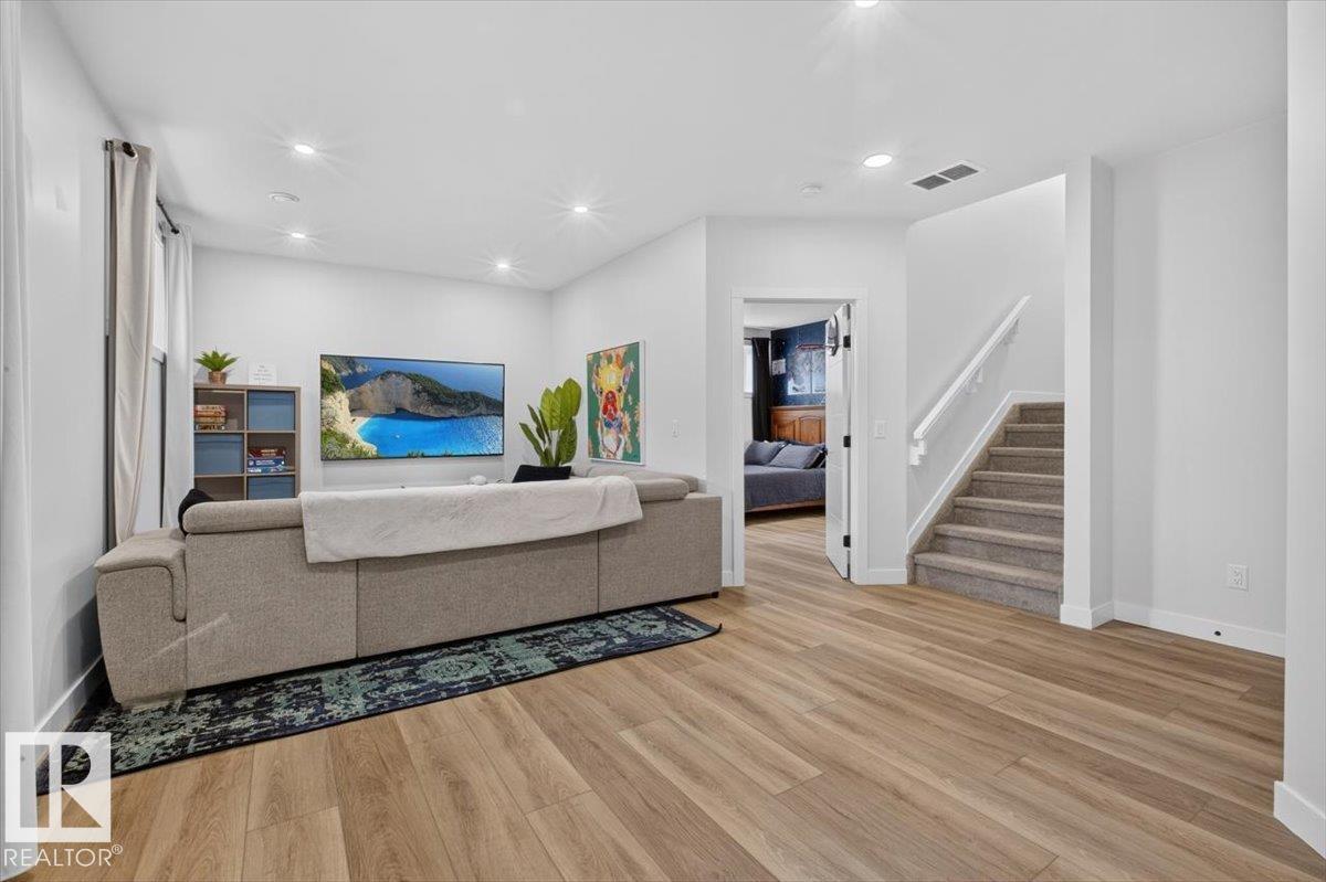 24 MAPLE CR — photo 43