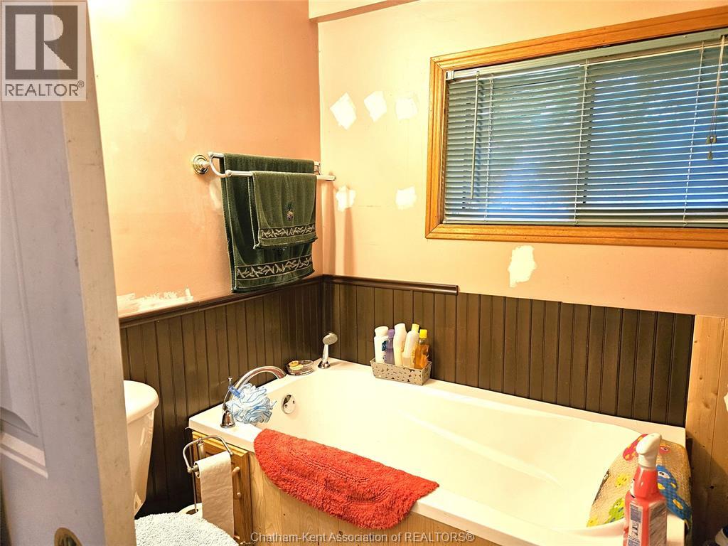 418 Gillard STREET - 11