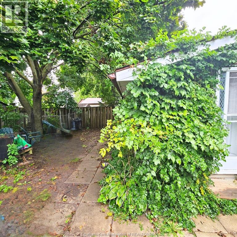418 Gillard STREET - 21