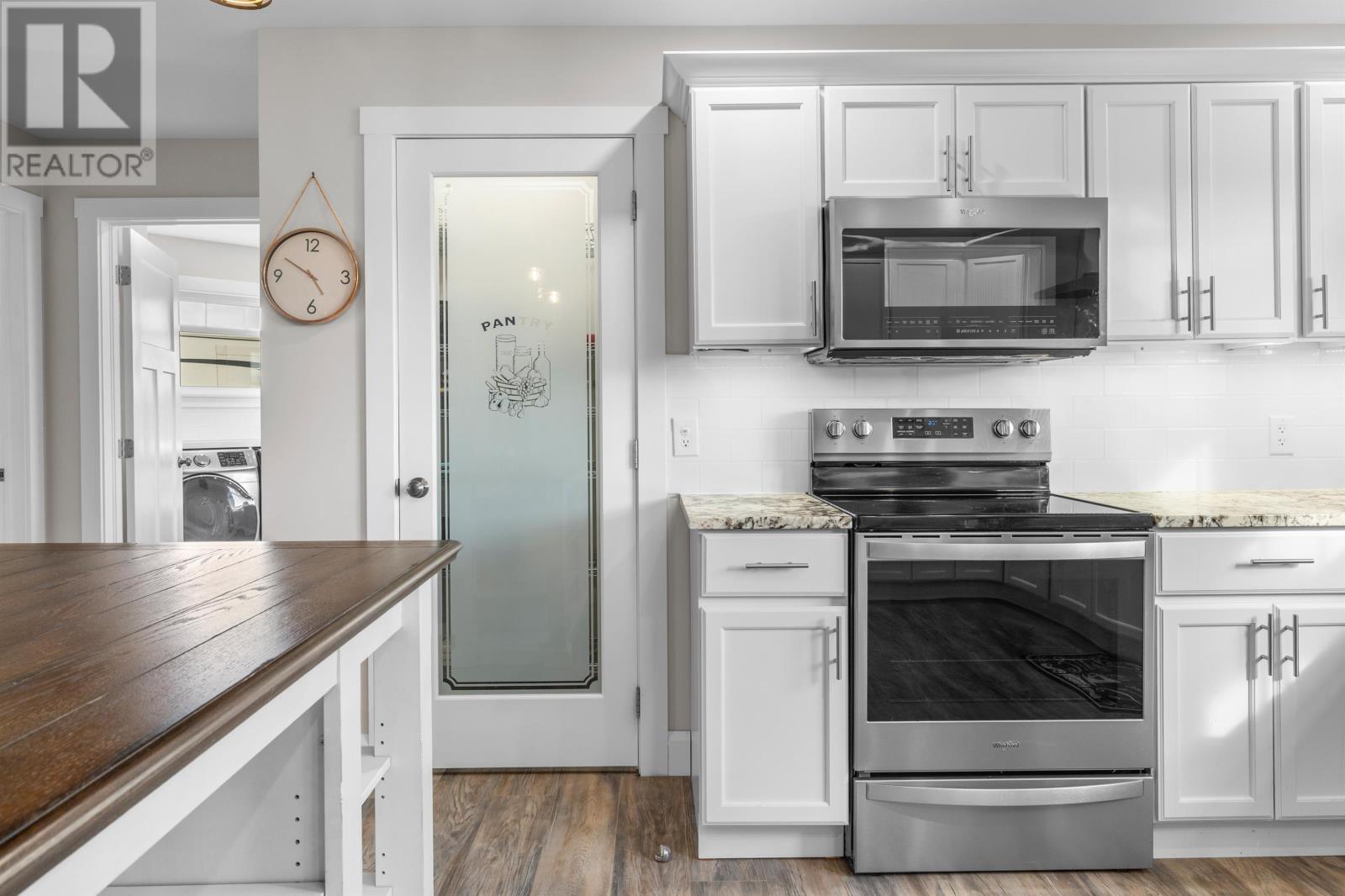 689 STRANG Road - 10