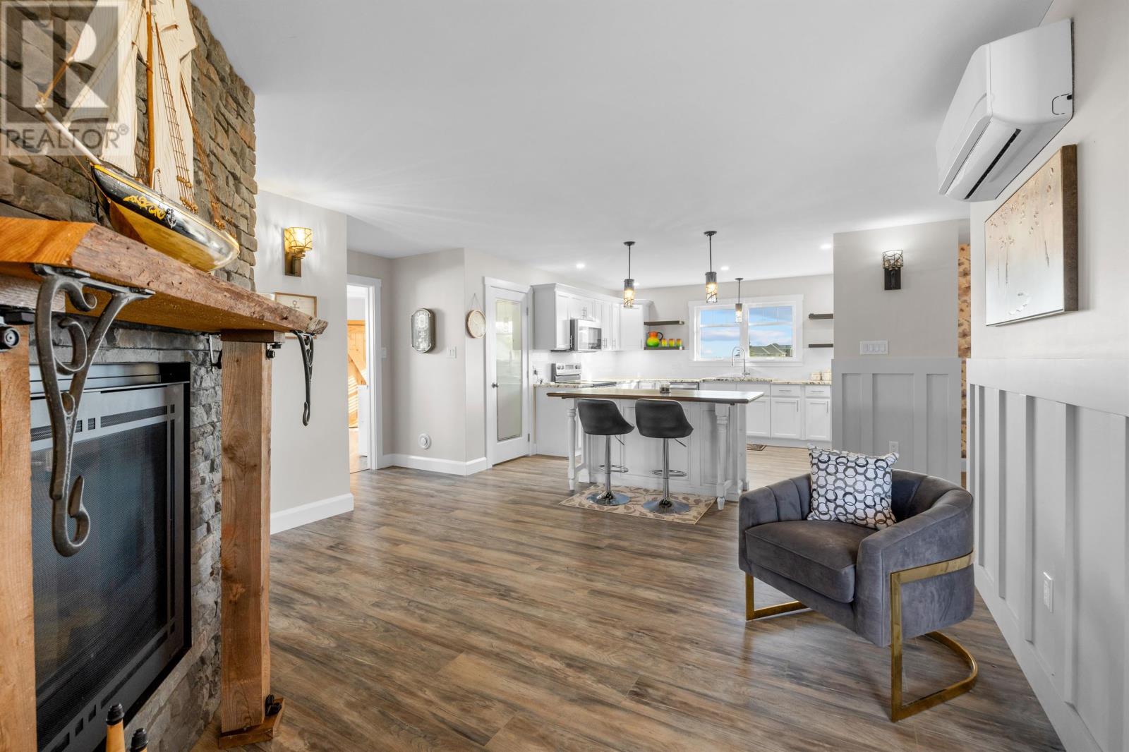 689 STRANG Road - 15