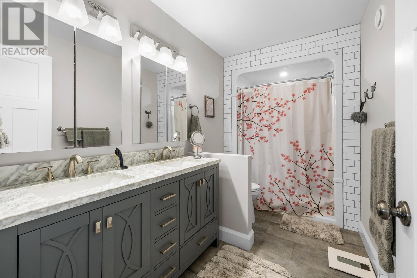 689 STRANG Road - 21