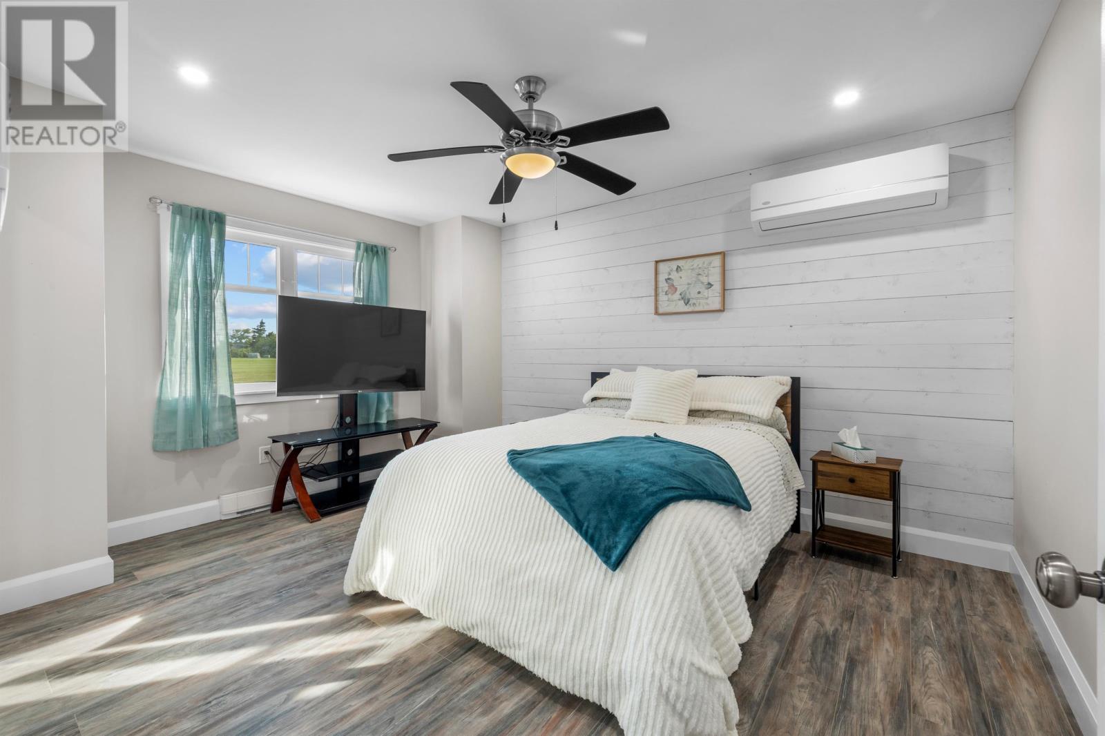 689 STRANG Road - 22