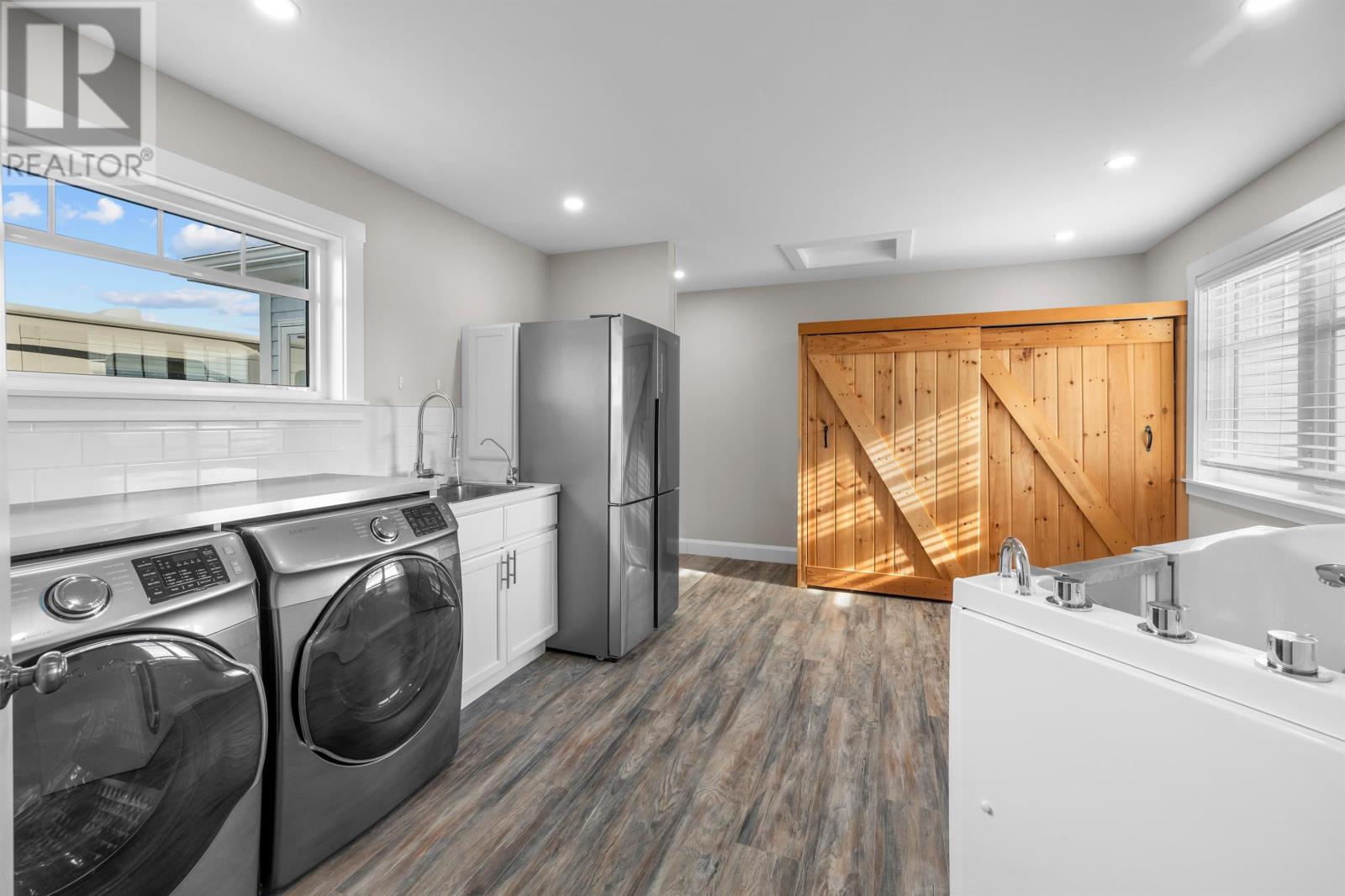 689 STRANG Road - 24