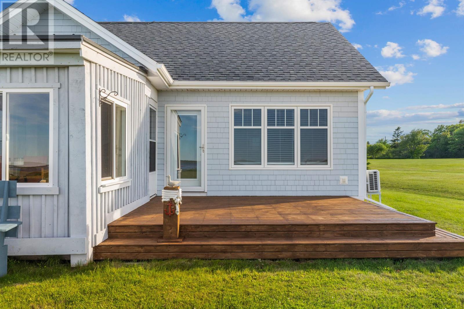 689 STRANG Road - 28