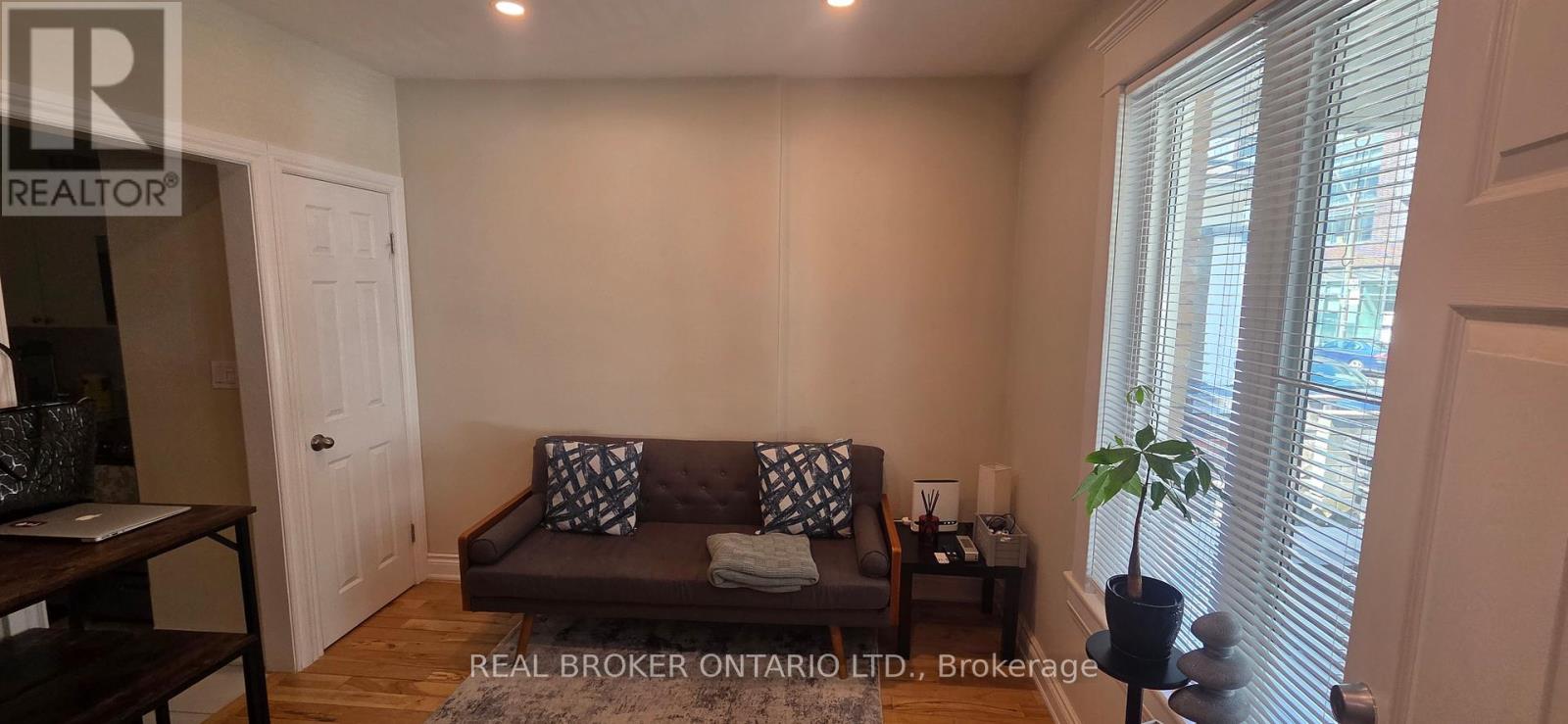 17 HOWARD PARK AVENUE - 4