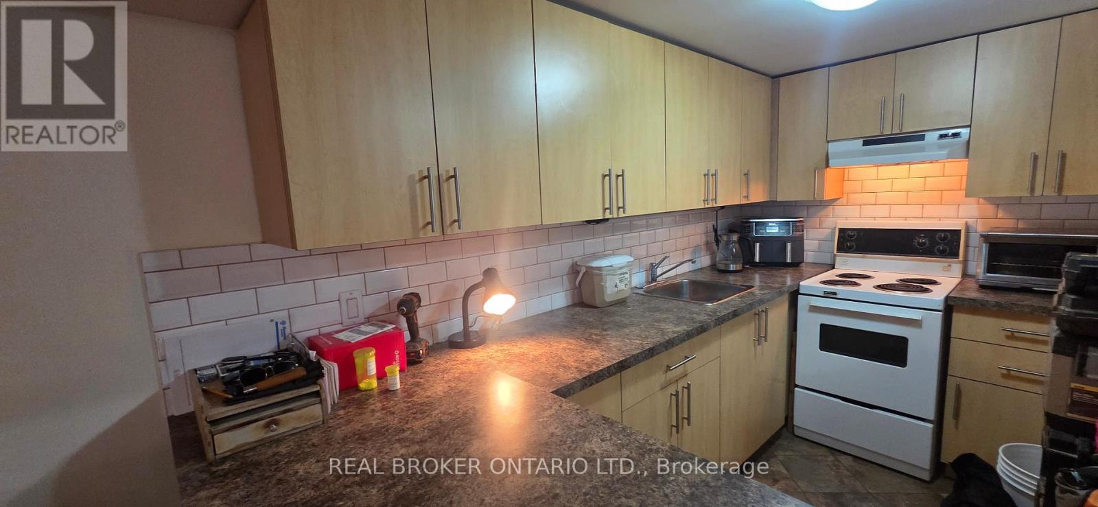 17 HOWARD PARK AVENUE - 14