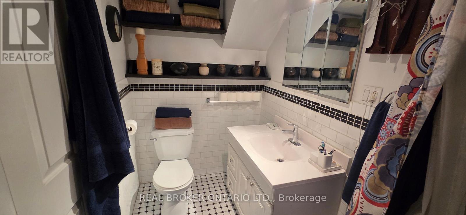 17 HOWARD PARK AVENUE - 16