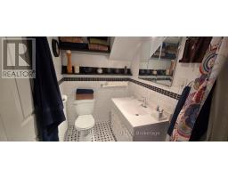 Kitchen - 17 Howard Park Avenue, Toronto, ON M6R1V3 Photo 16