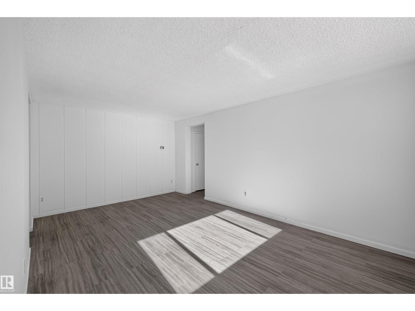 #6 10230 122 ST NW NW - 15