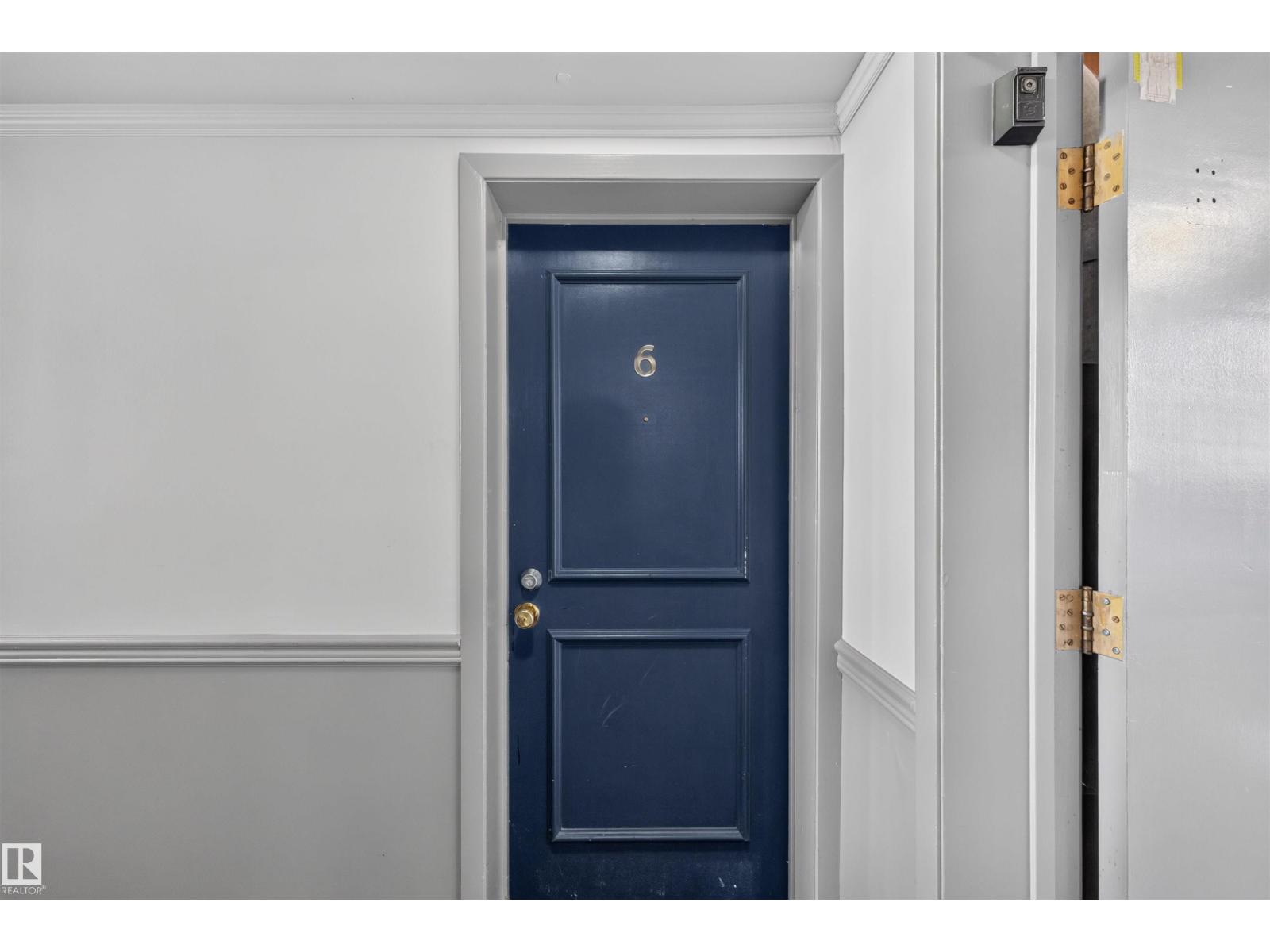 #6 10230 122 ST NW NW - 18