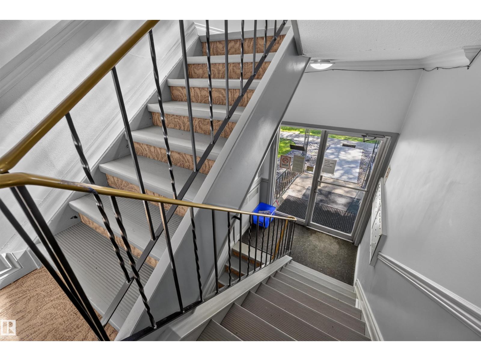 #6 10230 122 ST NW NW - 19