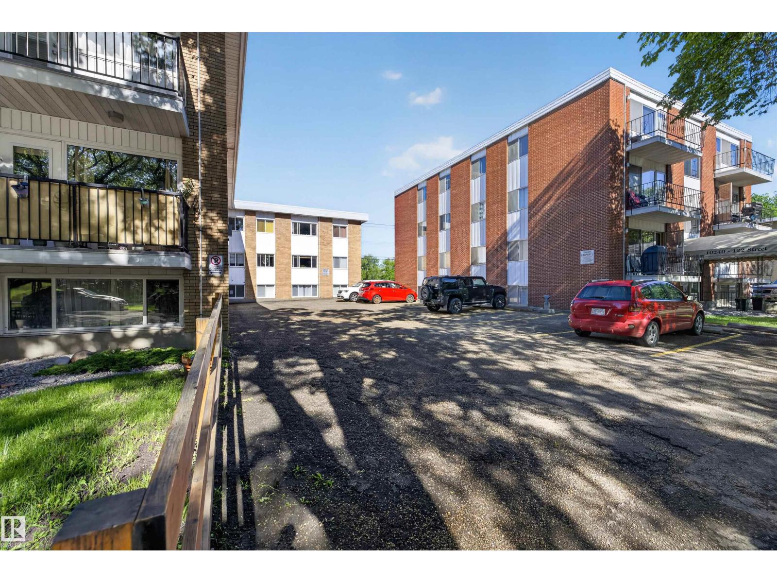 #6 10230 122 ST NW NW - 22