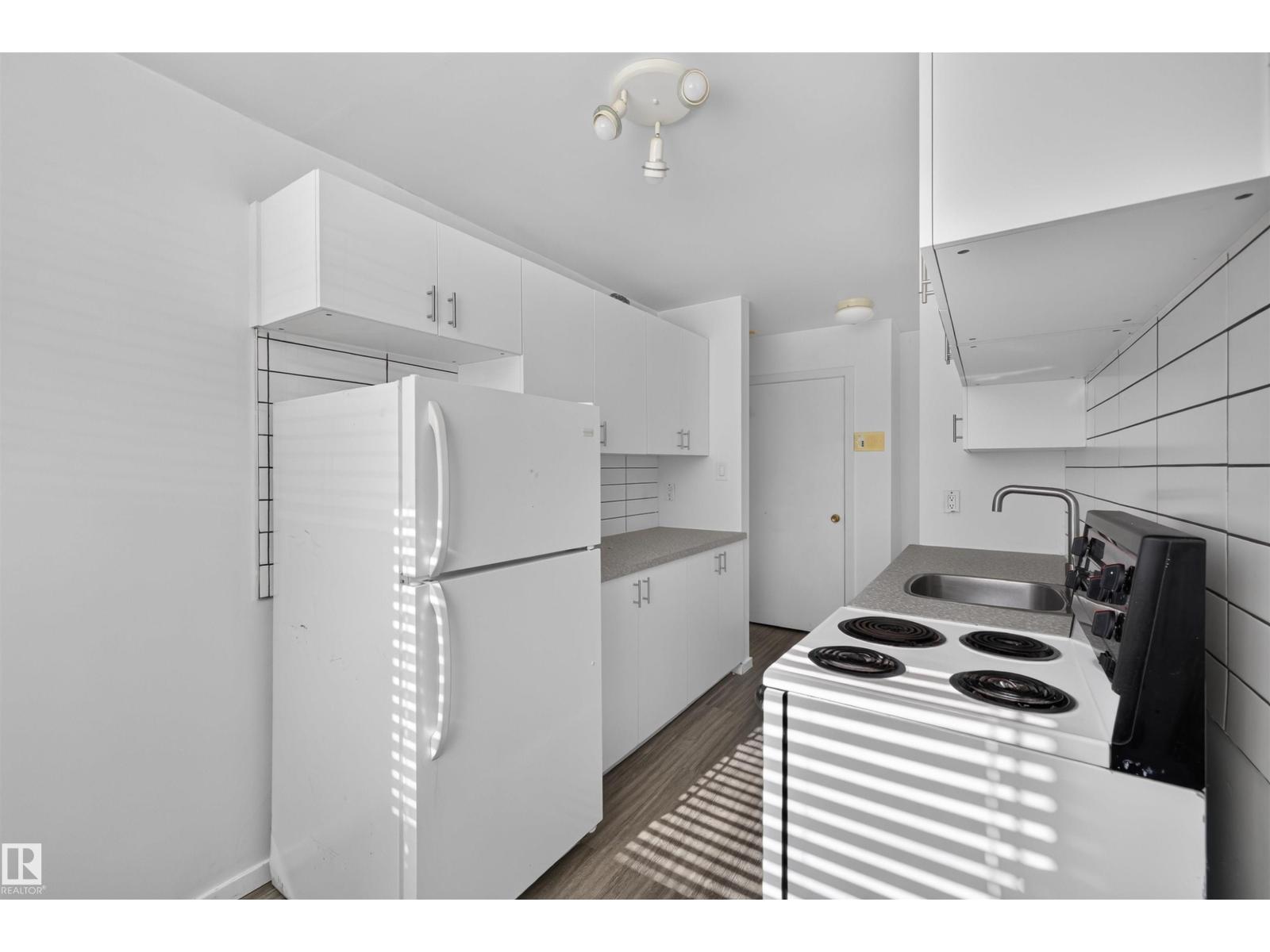 #6 10230 122 ST NW NW - 4