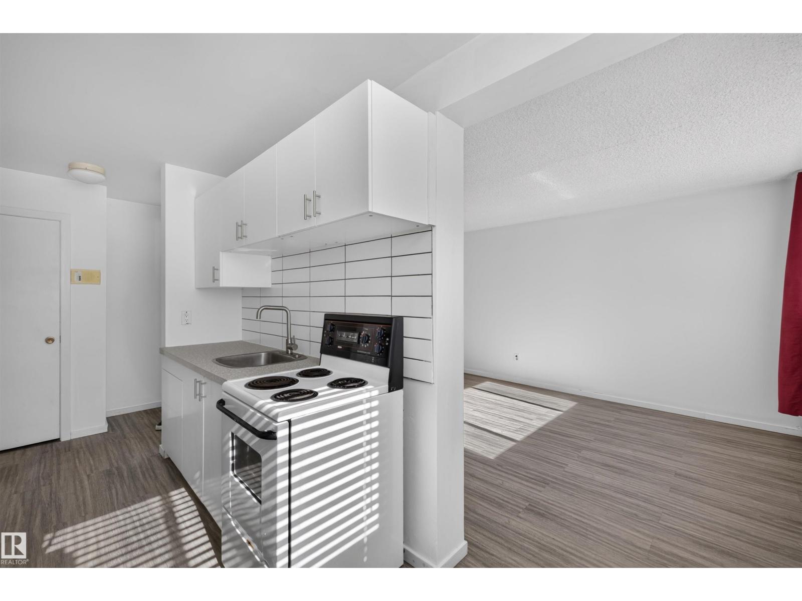 #6 10230 122 ST NW NW - 5