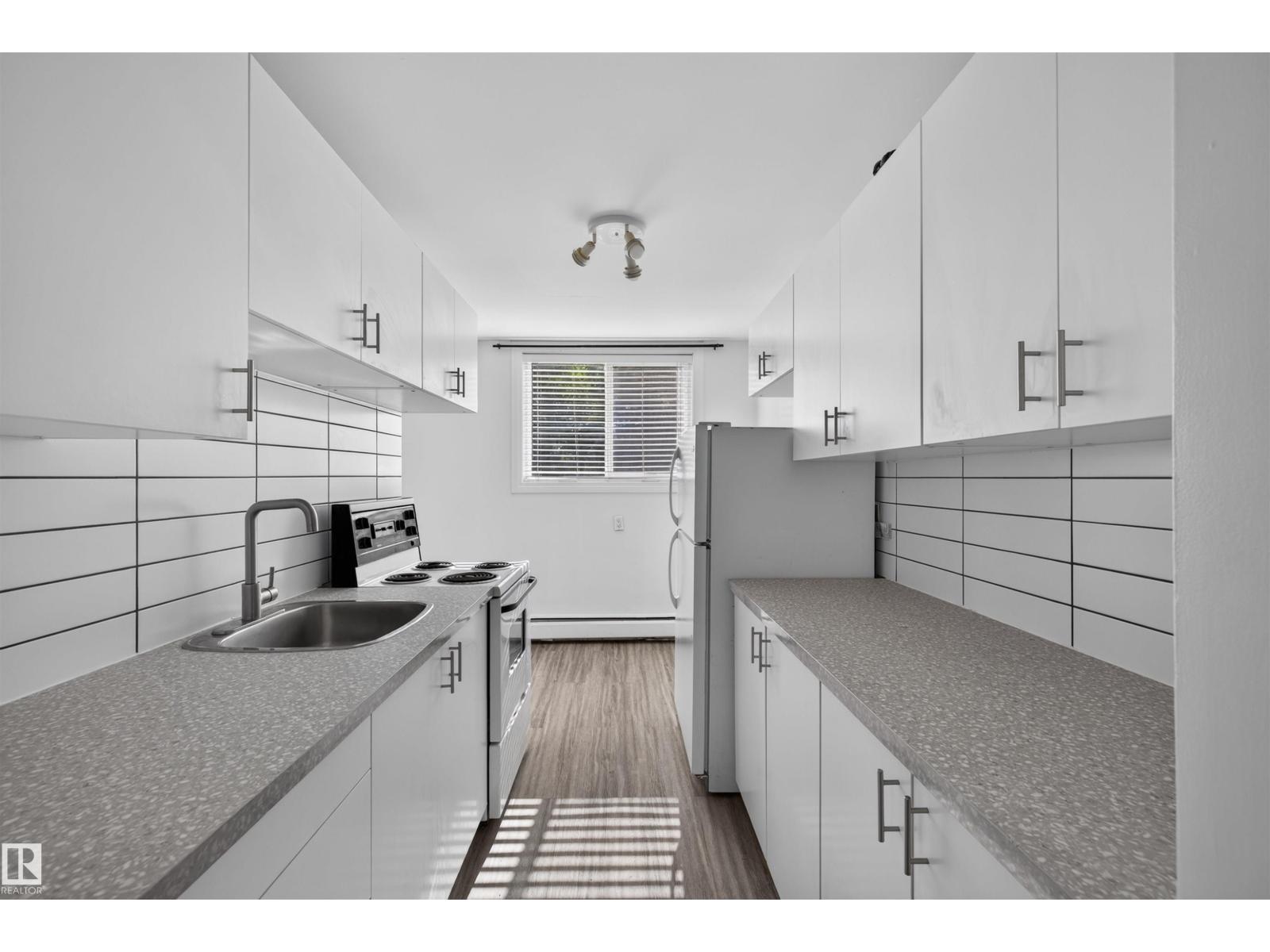 #6 10230 122 ST NW NW - 7