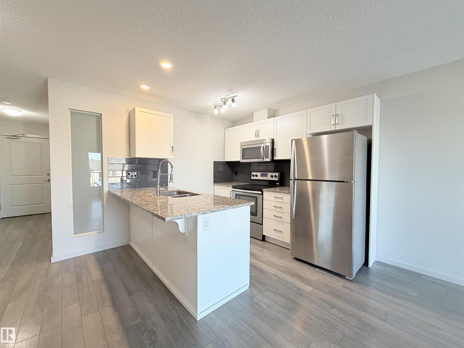 #432 390 Windermere RD NW - 15