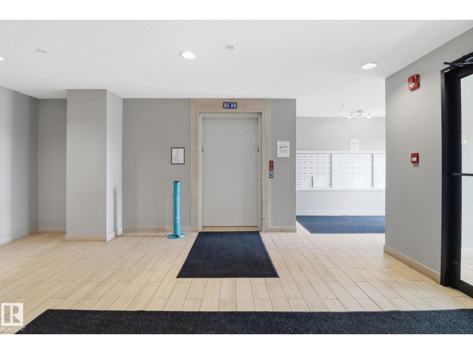 #432 390 Windermere RD NW - 4