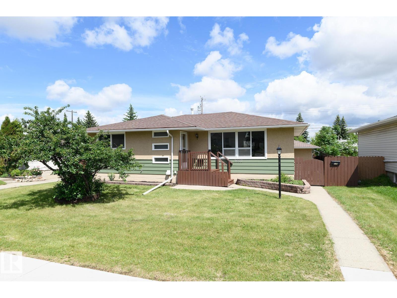 9607 75 ST NW - 1