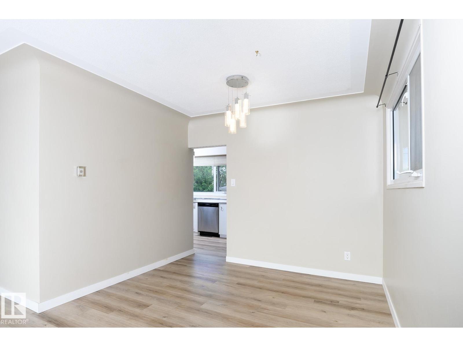 9607 75 ST NW - 13