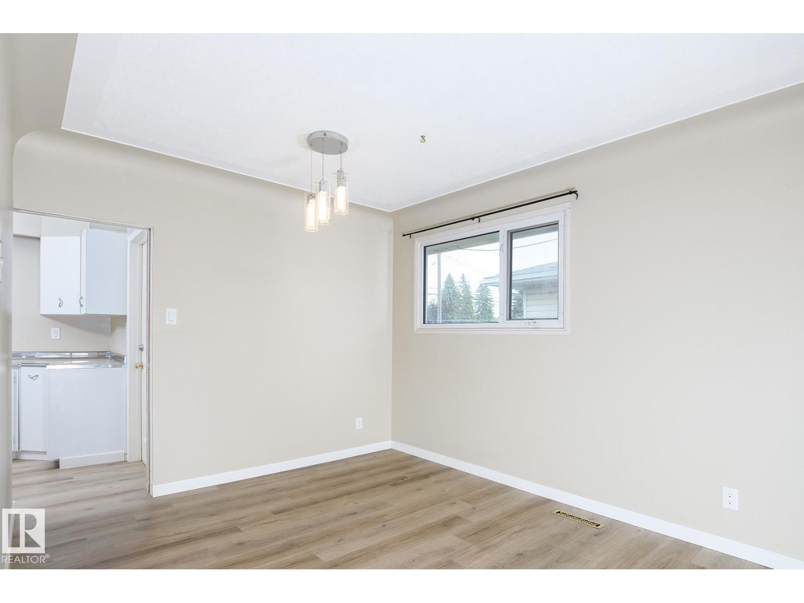9607 75 ST NW - 14