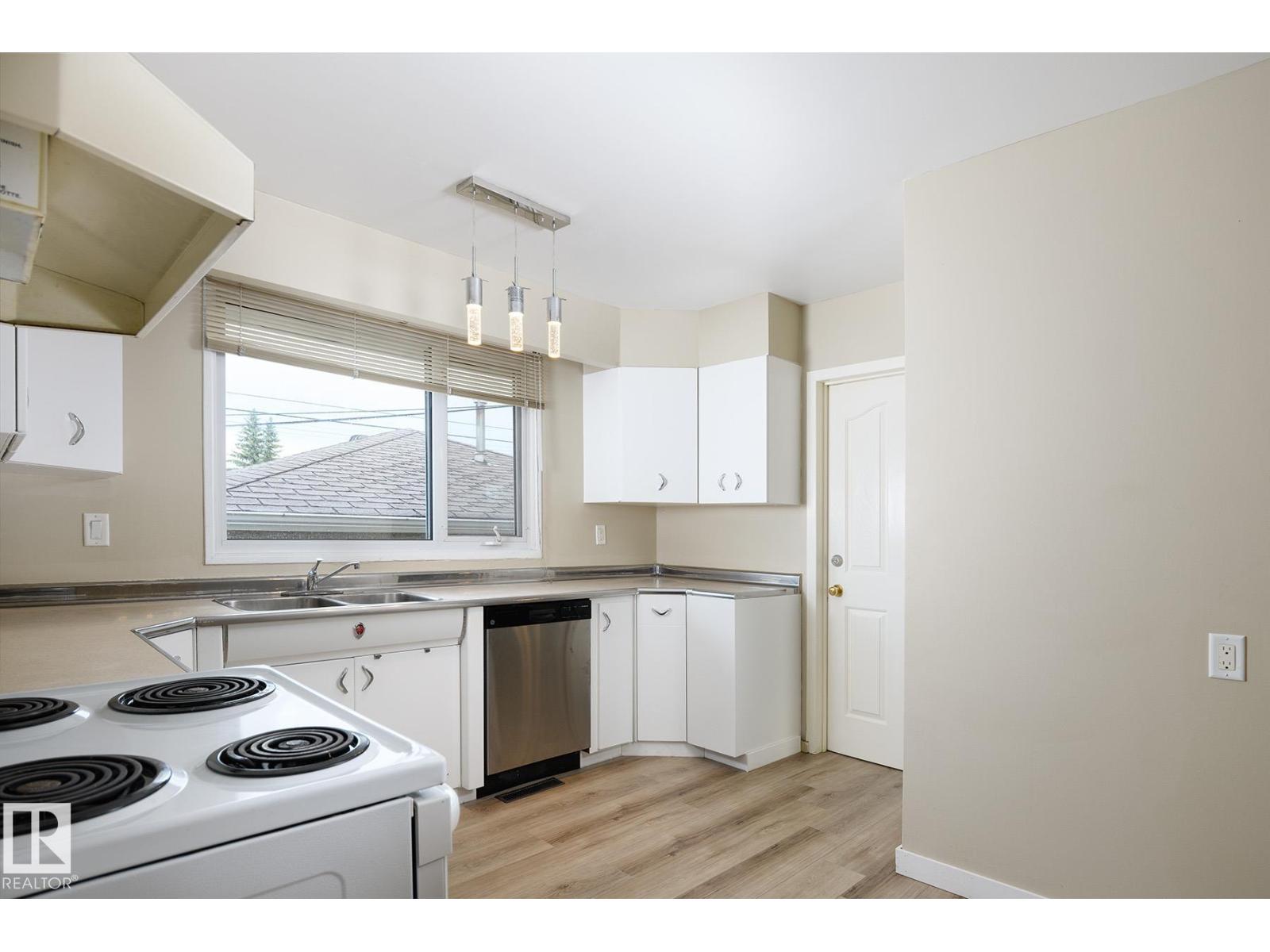 9607 75 ST NW - 17