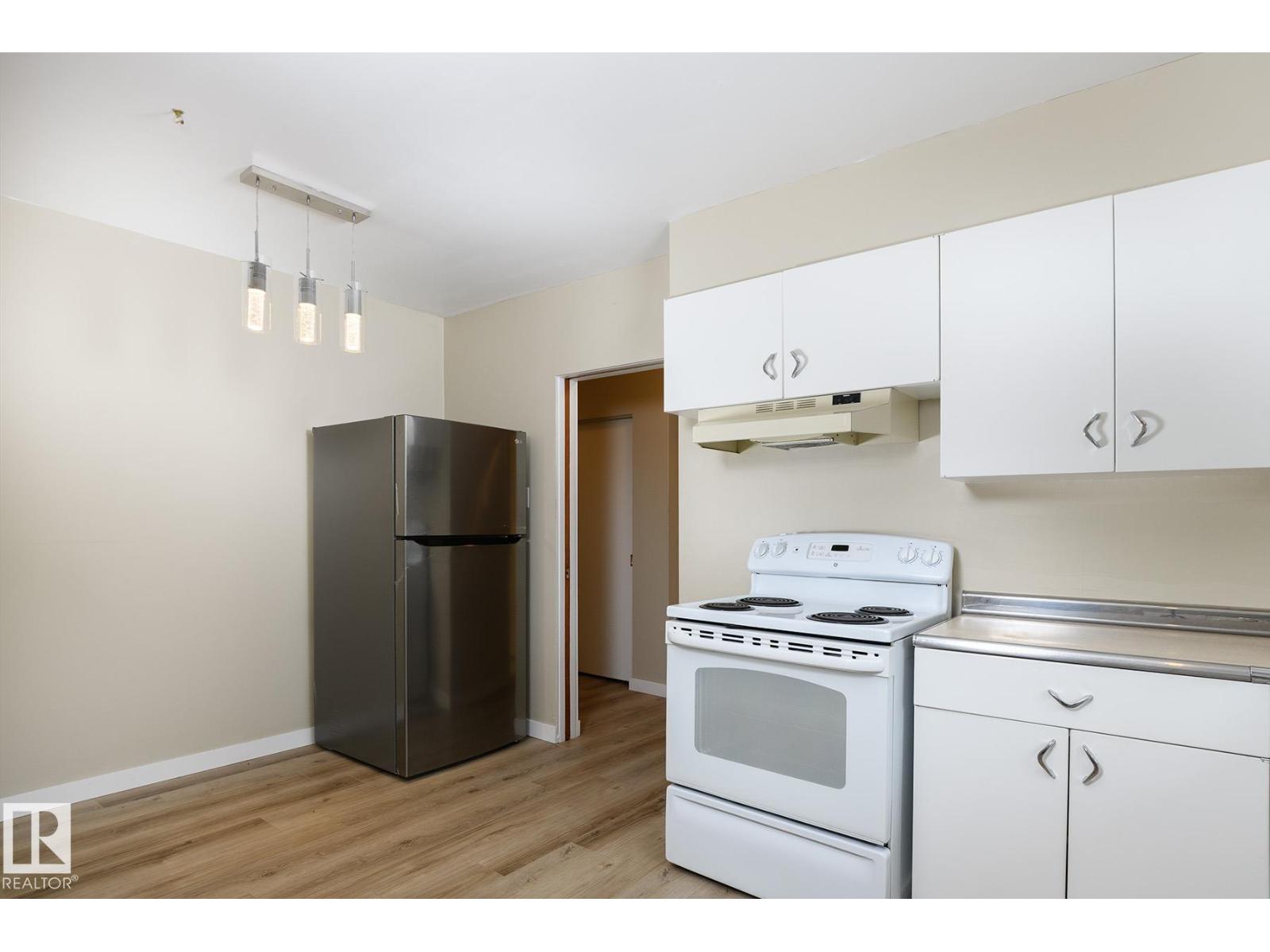 9607 75 ST NW - 18