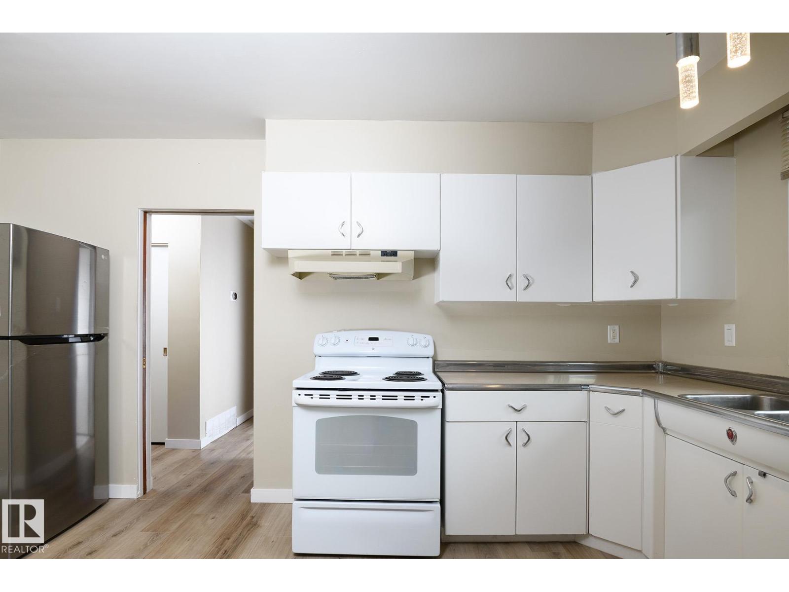 9607 75 ST NW - 19