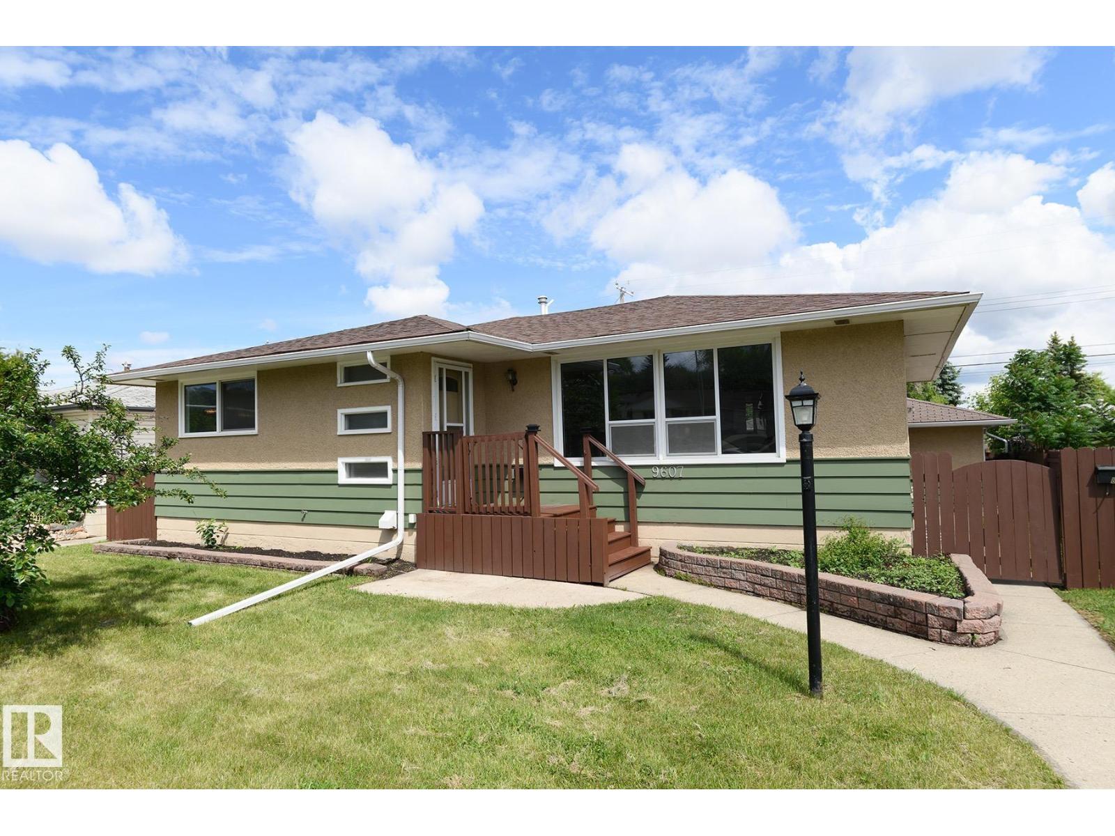 9607 75 ST NW - 2