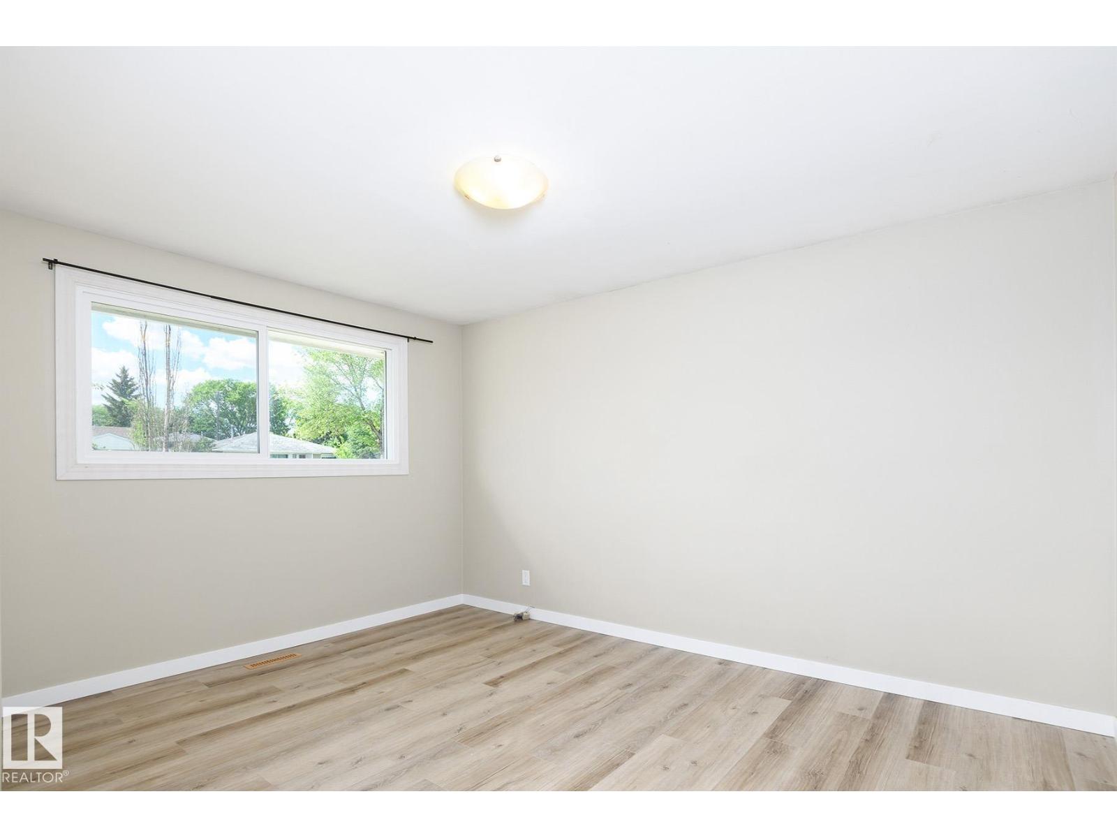 9607 75 ST NW - 22