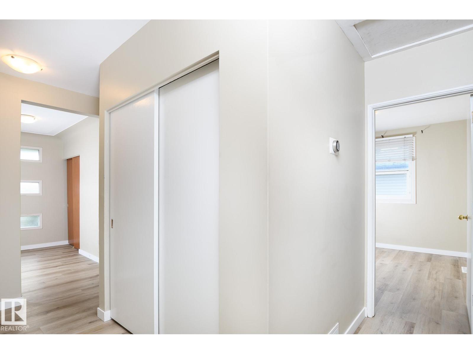 9607 75 ST NW - 25