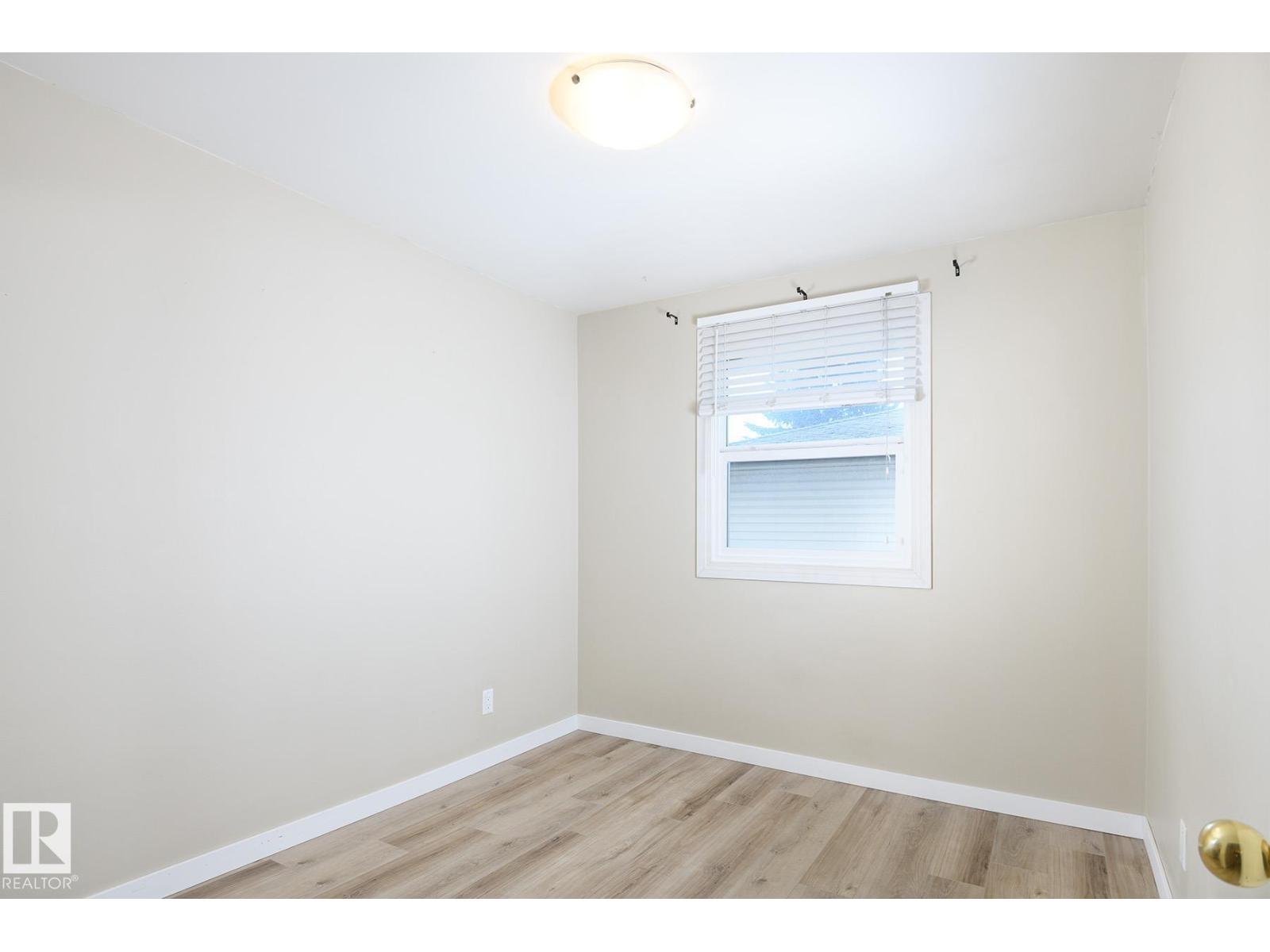 9607 75 ST NW - 26