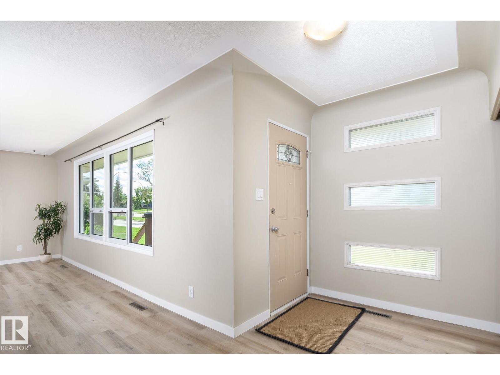 9607 75 ST NW - 3