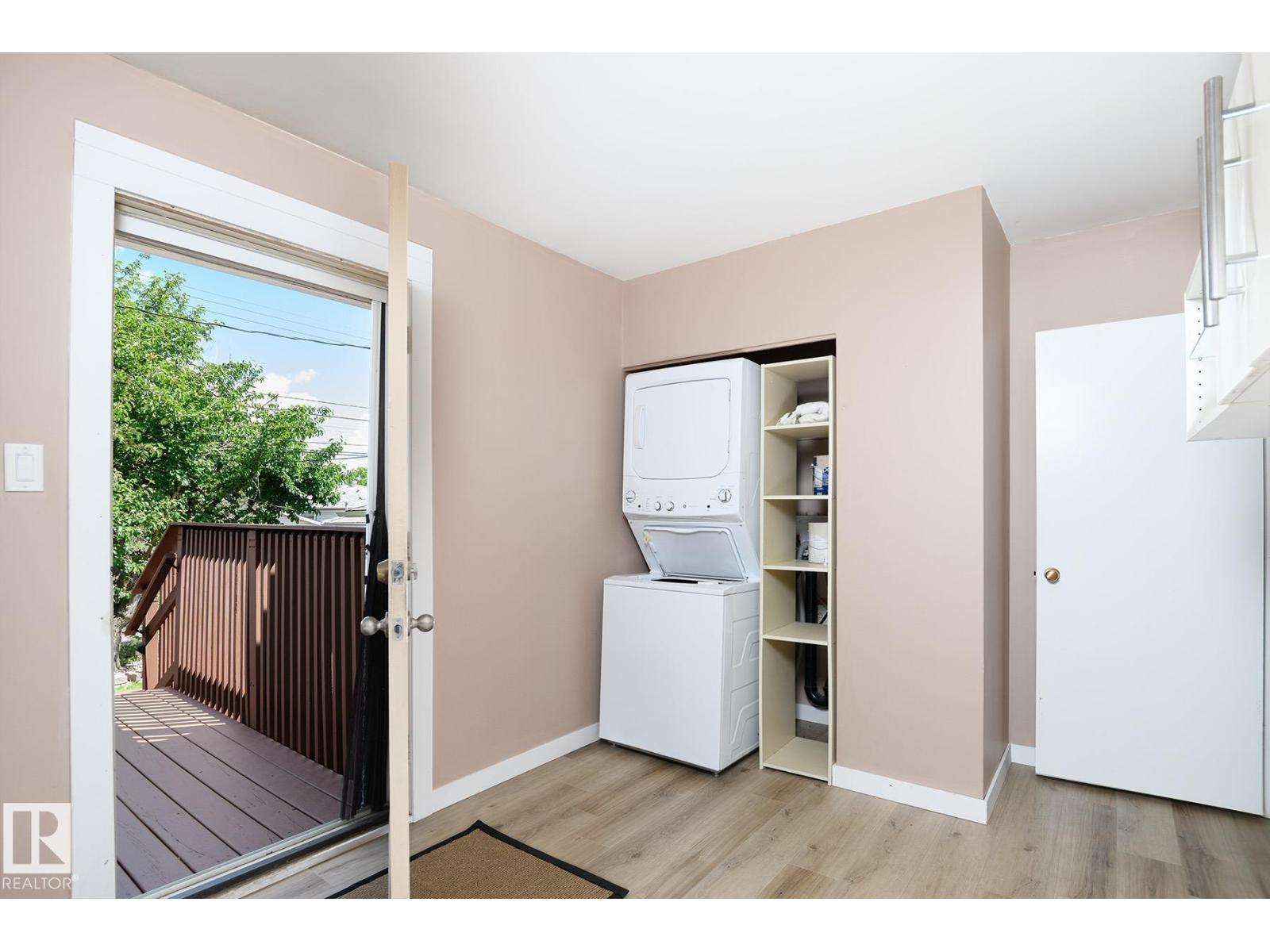 9607 75 ST NW - 32