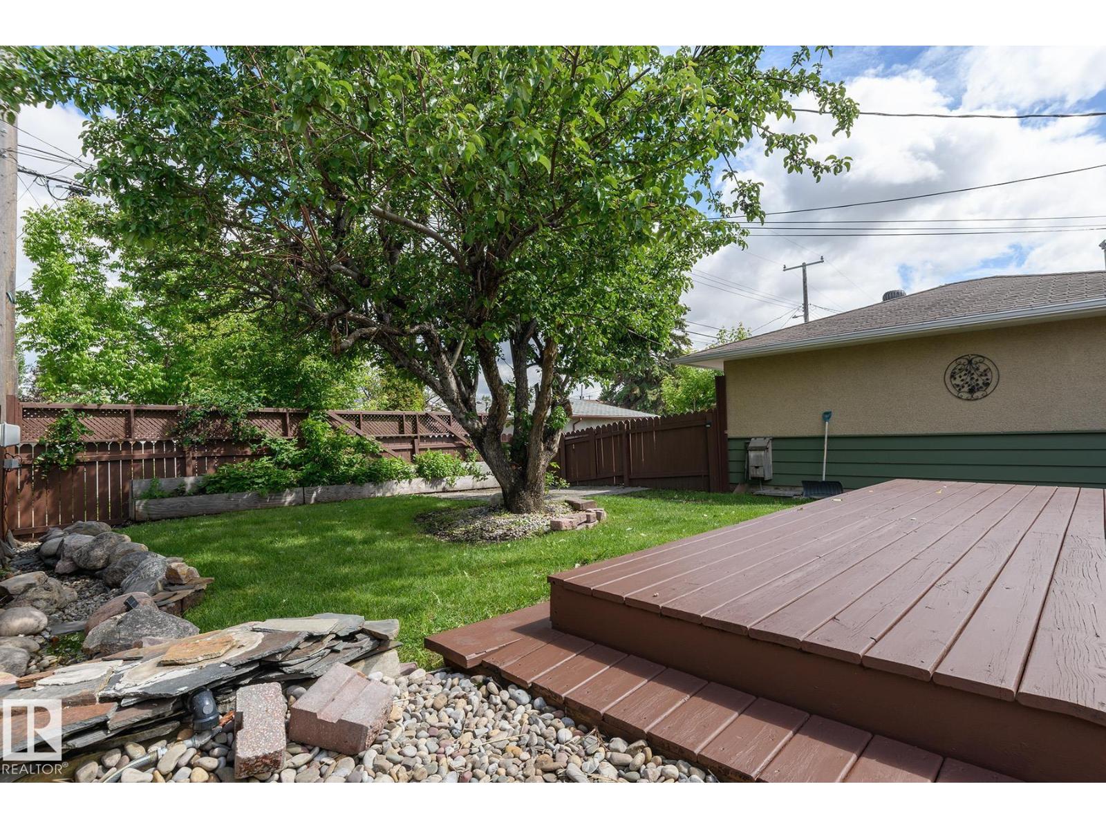 9607 75 ST NW - 33