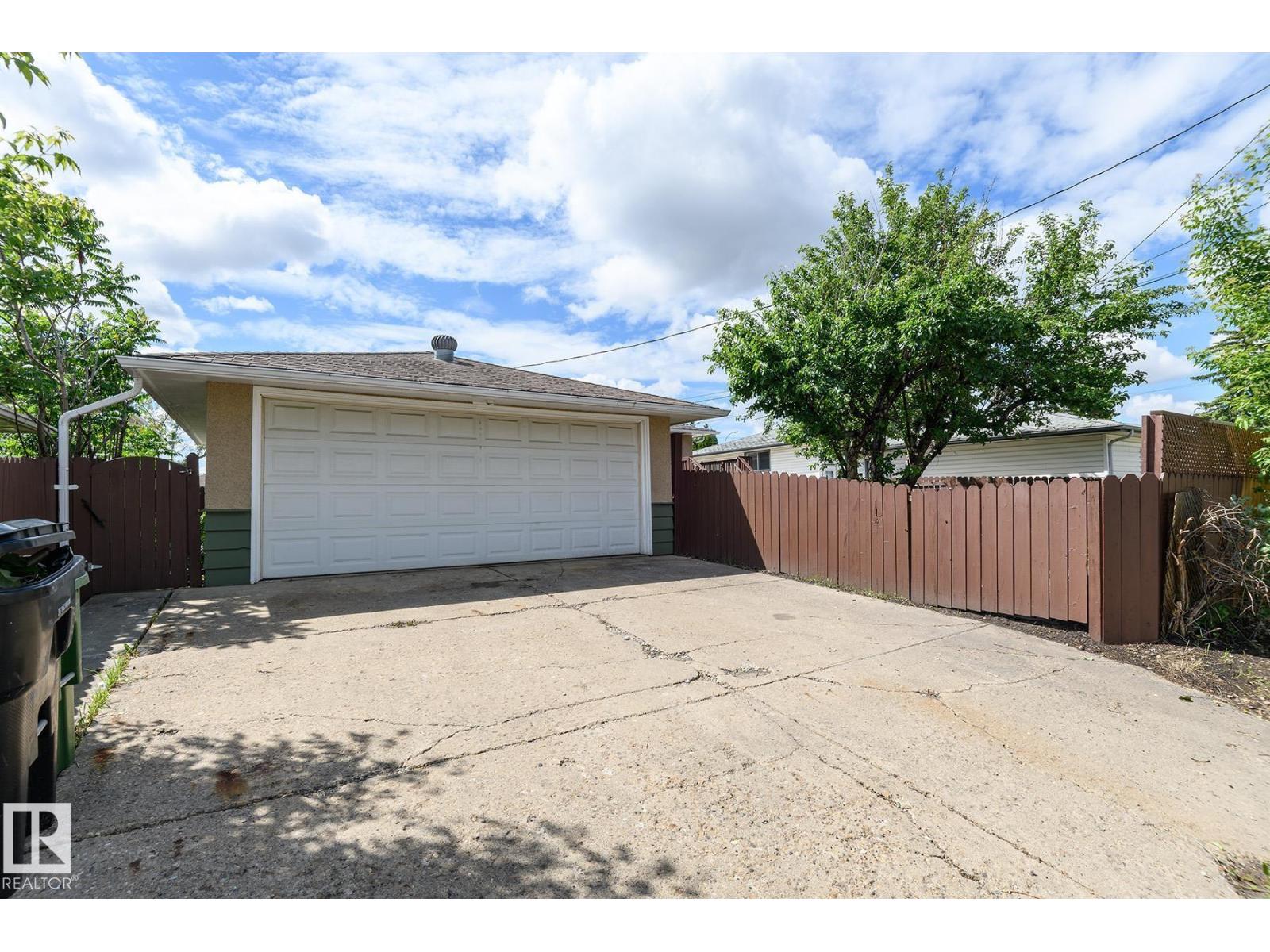 9607 75 ST NW - 36