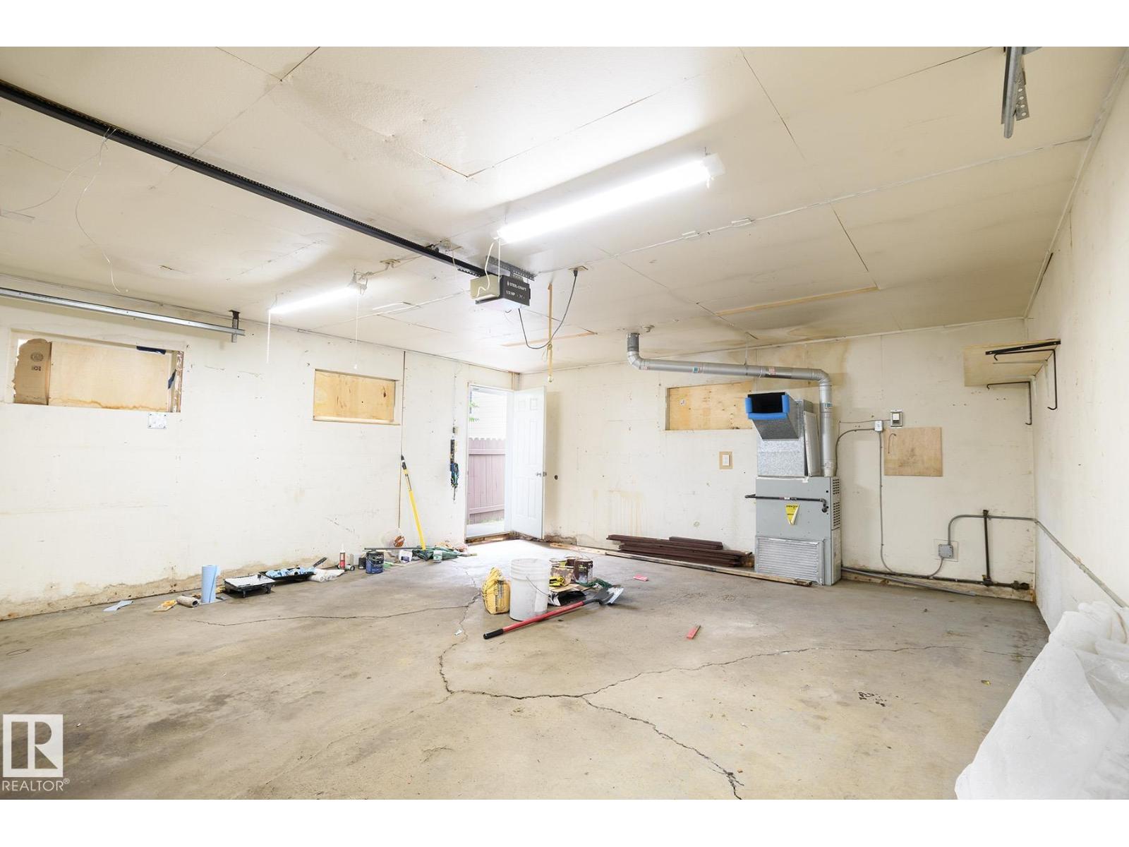 9607 75 ST NW - 38