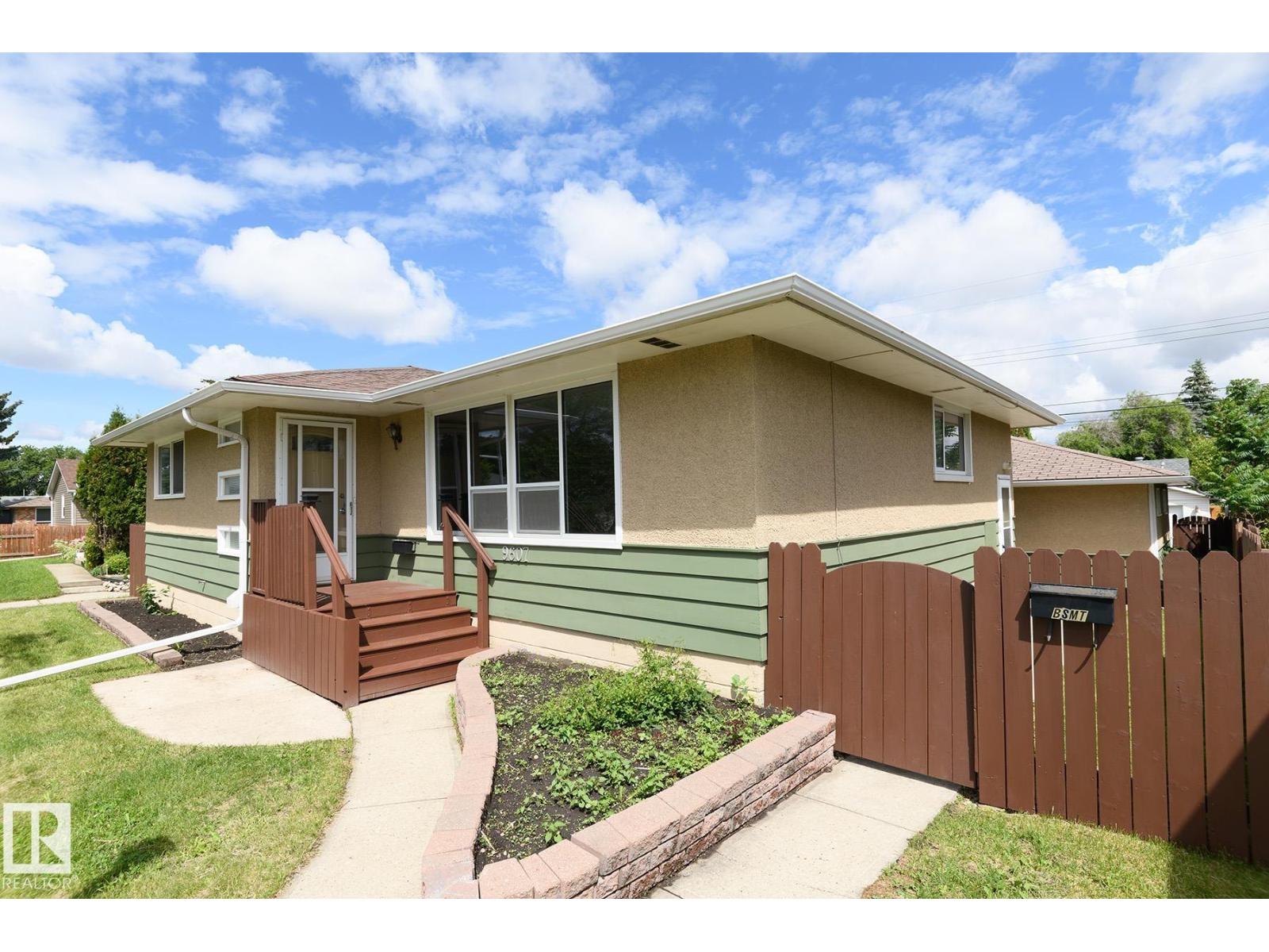 9607 75 ST NW - 39