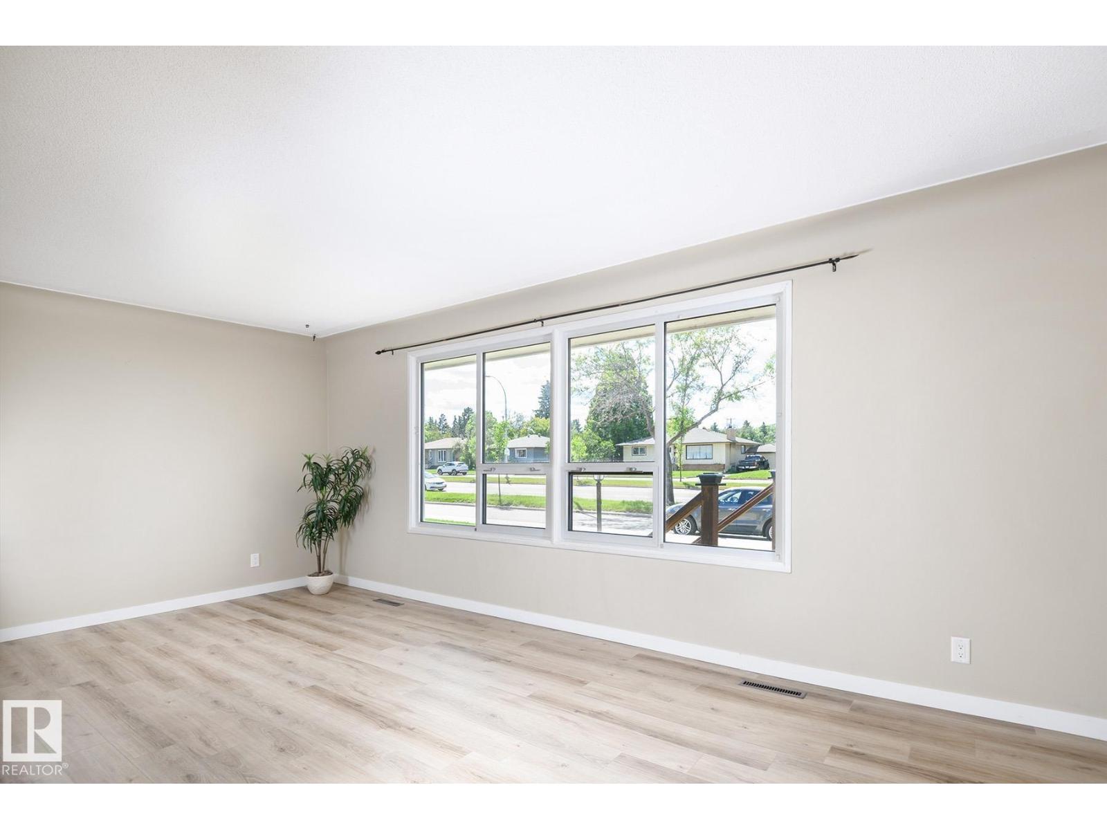 9607 75 ST NW - 4