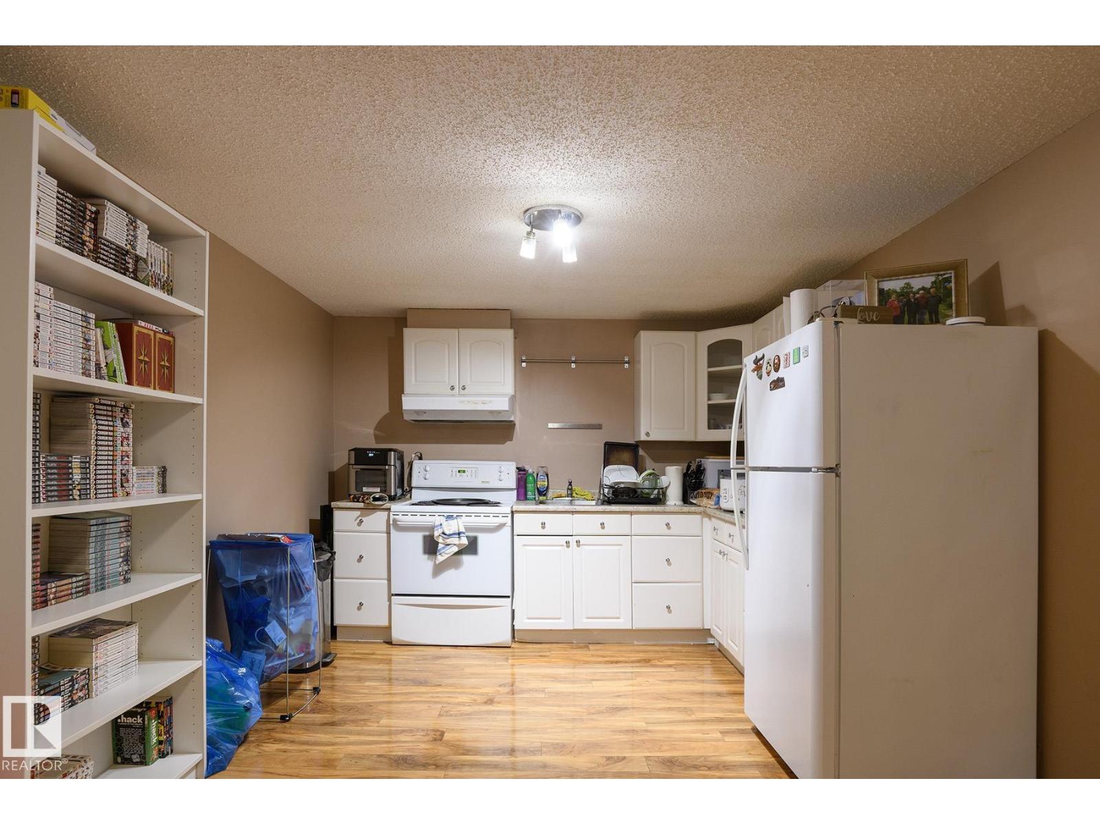 9607 75 ST NW - 41