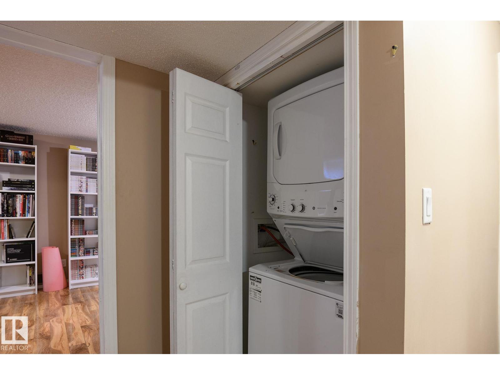 9607 75 ST NW - 43